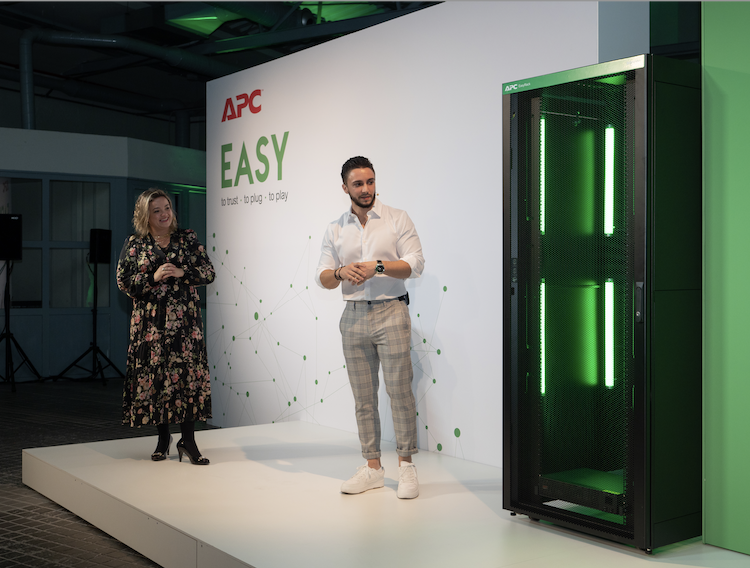 Schneider Electric presenta su nueva gama Easy Rack a sus partners de soluciones IT
