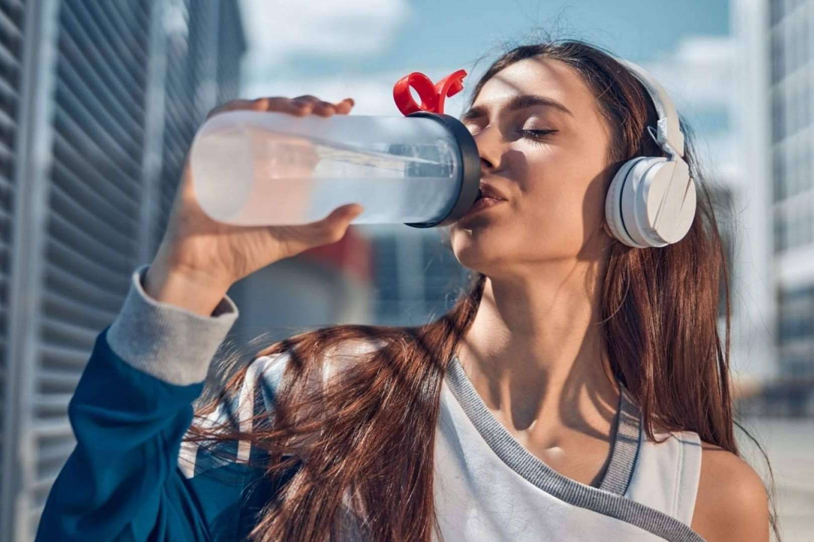 ¿Por qué es importante beber agua de calidad en la vida diaria?