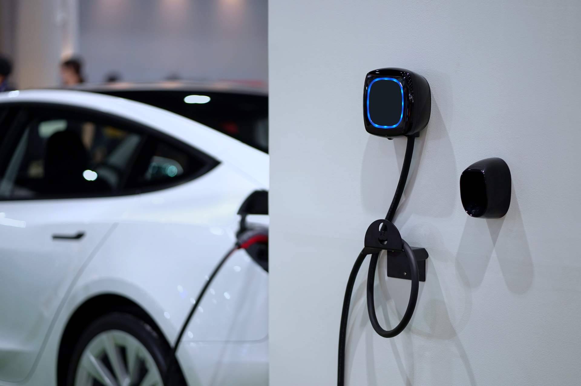 Para las personas con coche eléctrico, se puede instalar un punto de recarga con Smart Wallboxes