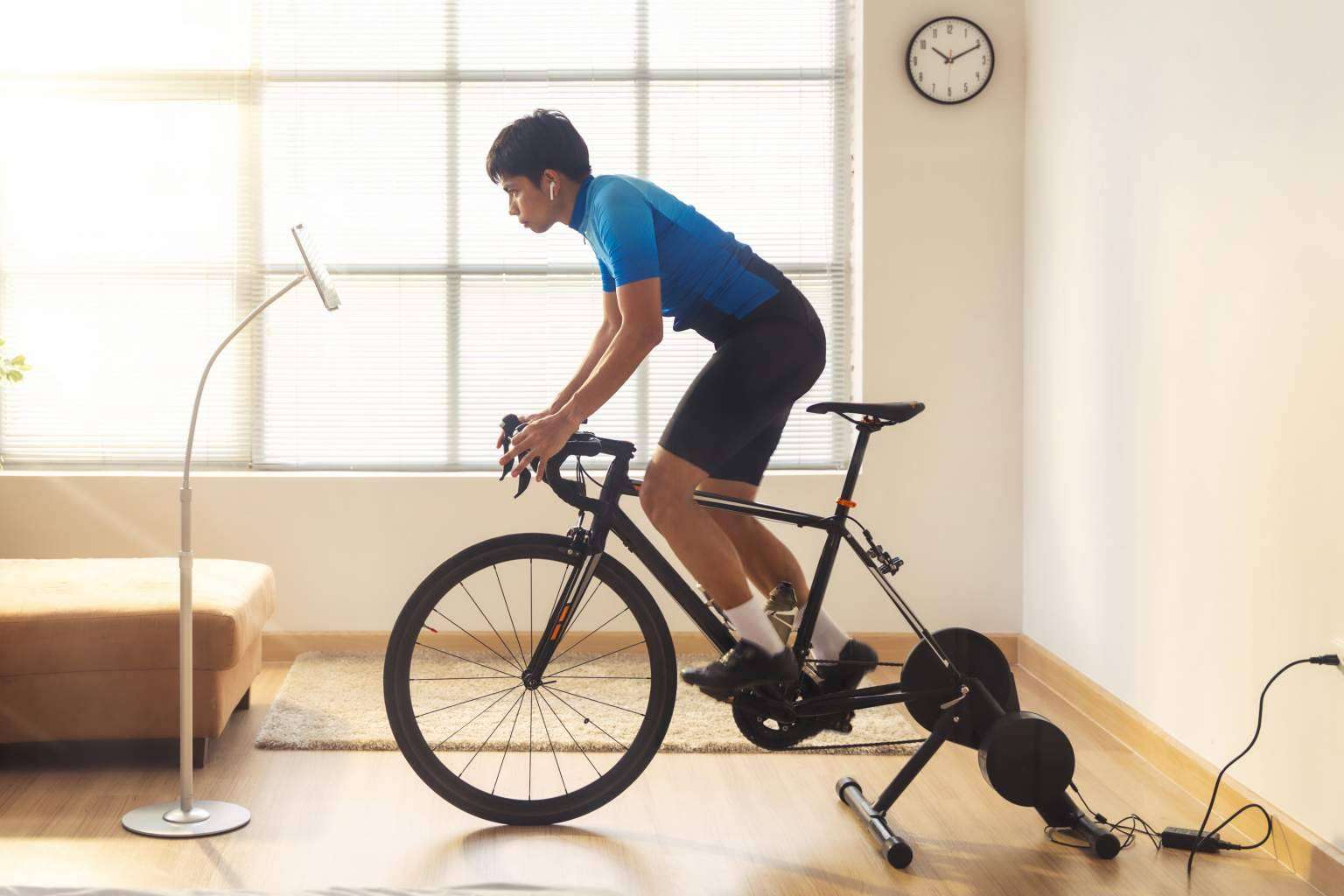 Top Entreno acerca los beneficios de entrenar en casa con una bici de spinning