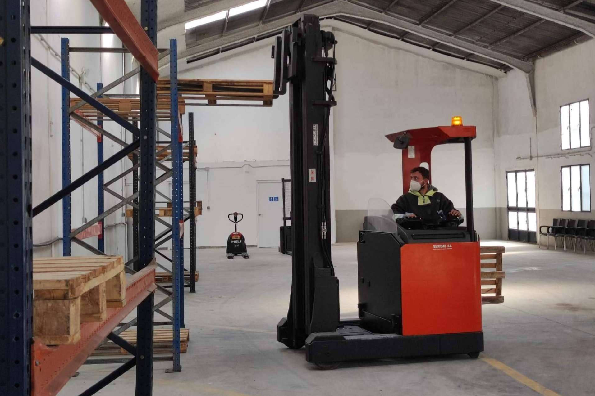 Curso PRL para Carretillas Elevadores vs curso TPC para Aparatos Elevadoras, por Fadecom