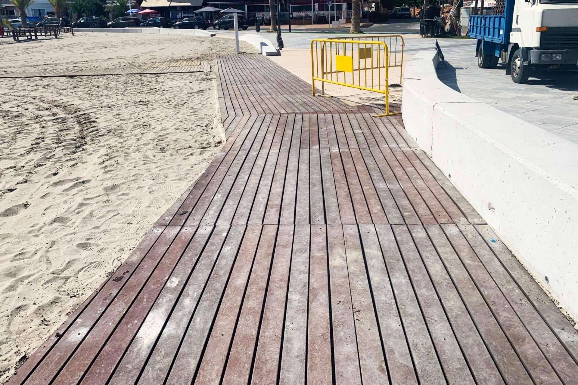 Las últimas obras de éxito de GB Solutions, pasarelas de playa en Murcia