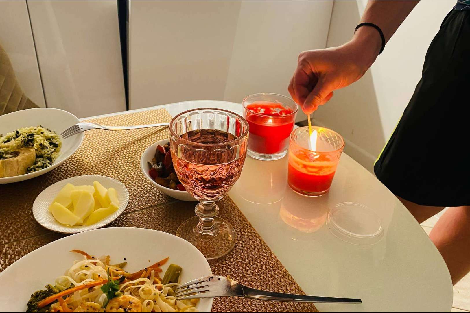 ¿Cómo ser un buen anfitrión decorando el comedor para una bonita velada?