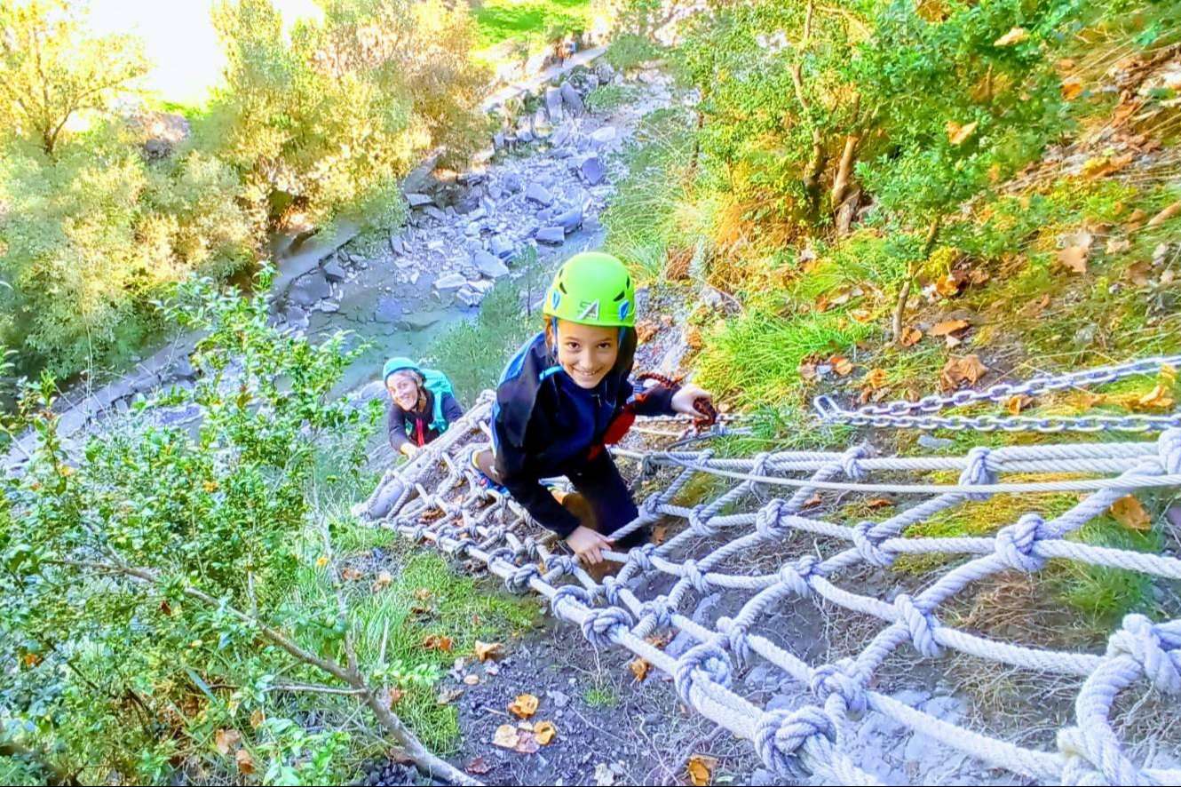 Deportes de aventura al aire libre para niños, de la mano de Nómadas del Pirineo