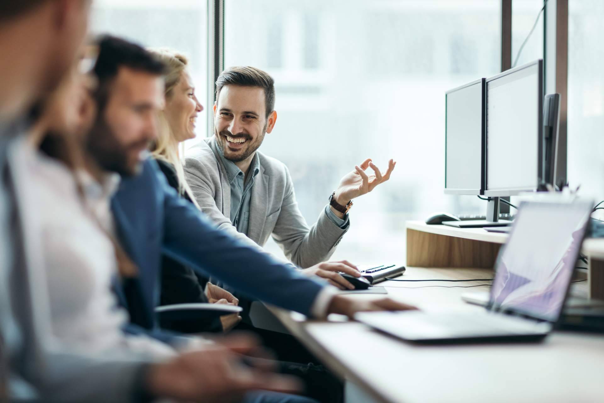Utilizar los principios de upskilling y reskilling para optimizar y adaptar las tareas de un trabajo