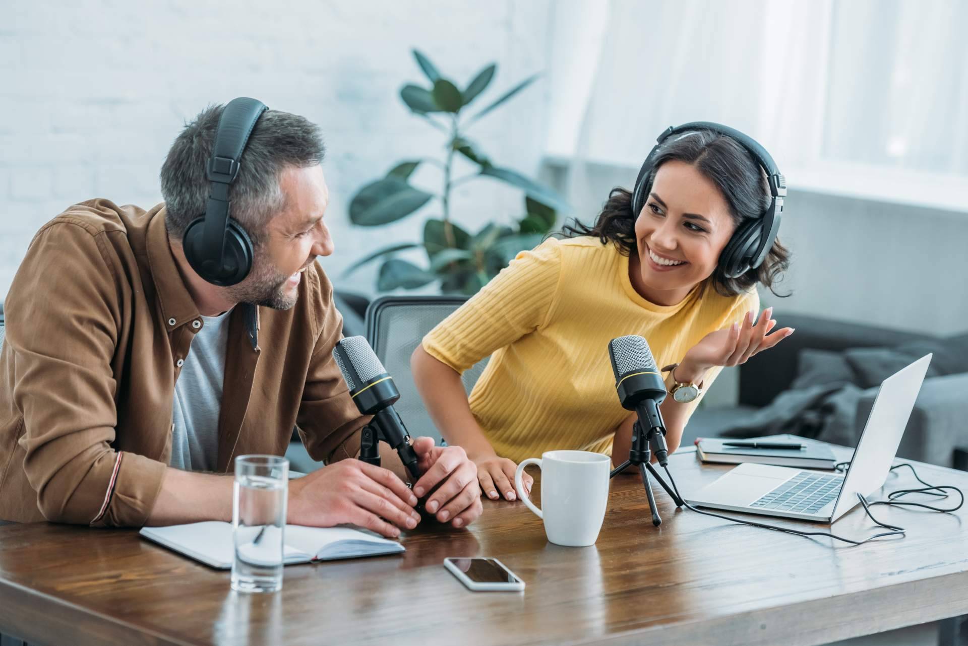 Crear un podcast exitoso con los pasos de cursospodcast.com