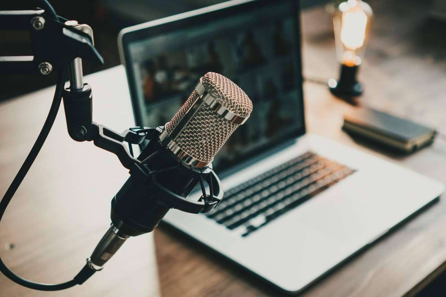 Podcasts corporativos, la nueva tendencia de marketing entre las marcas y empresas