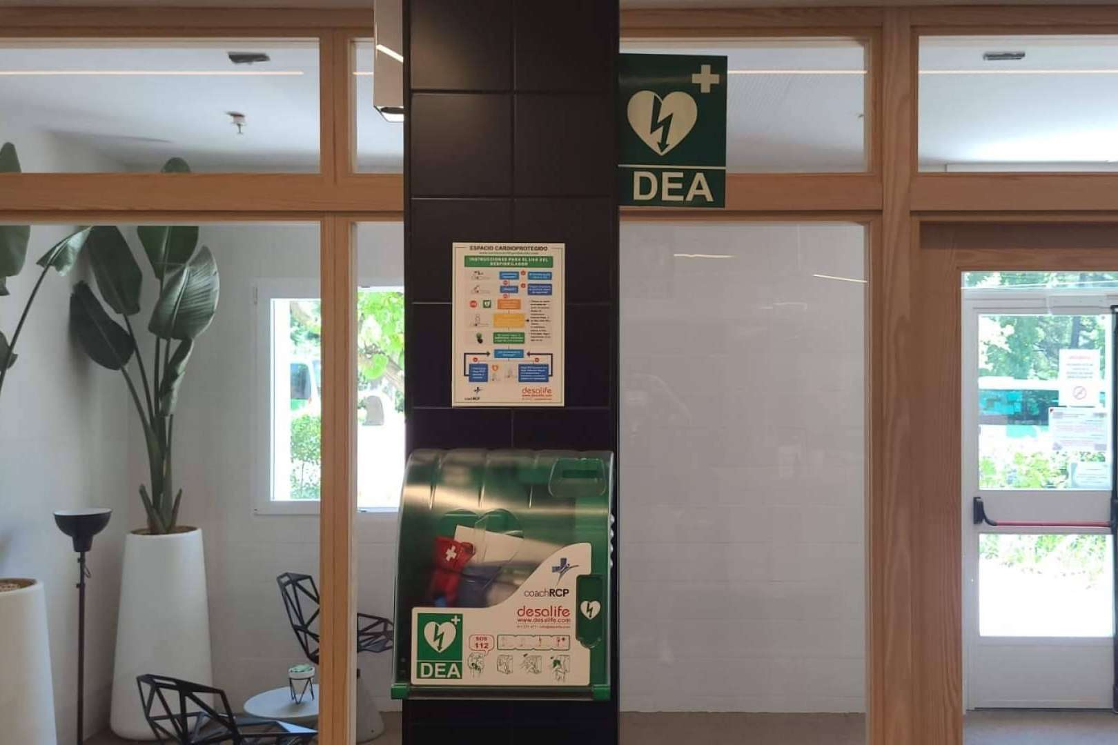 Coach RCP recalca la importancia de contar con desfibriladores en comunidades de vecinos