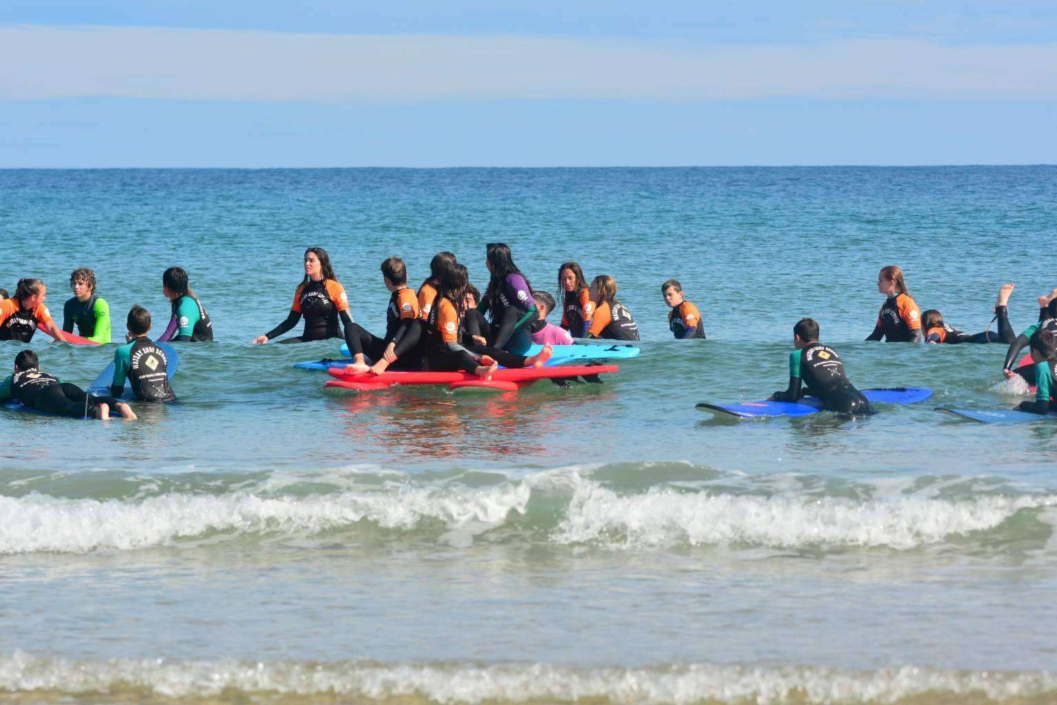 ¿Cuáles son los accesorios necesarios para hacer surf?, de la mano de Watsay