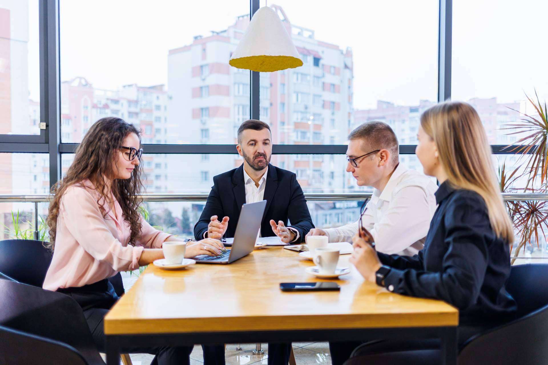 Seguro de Responsabilidad Civil para administradores y directivos, con Thenowo
