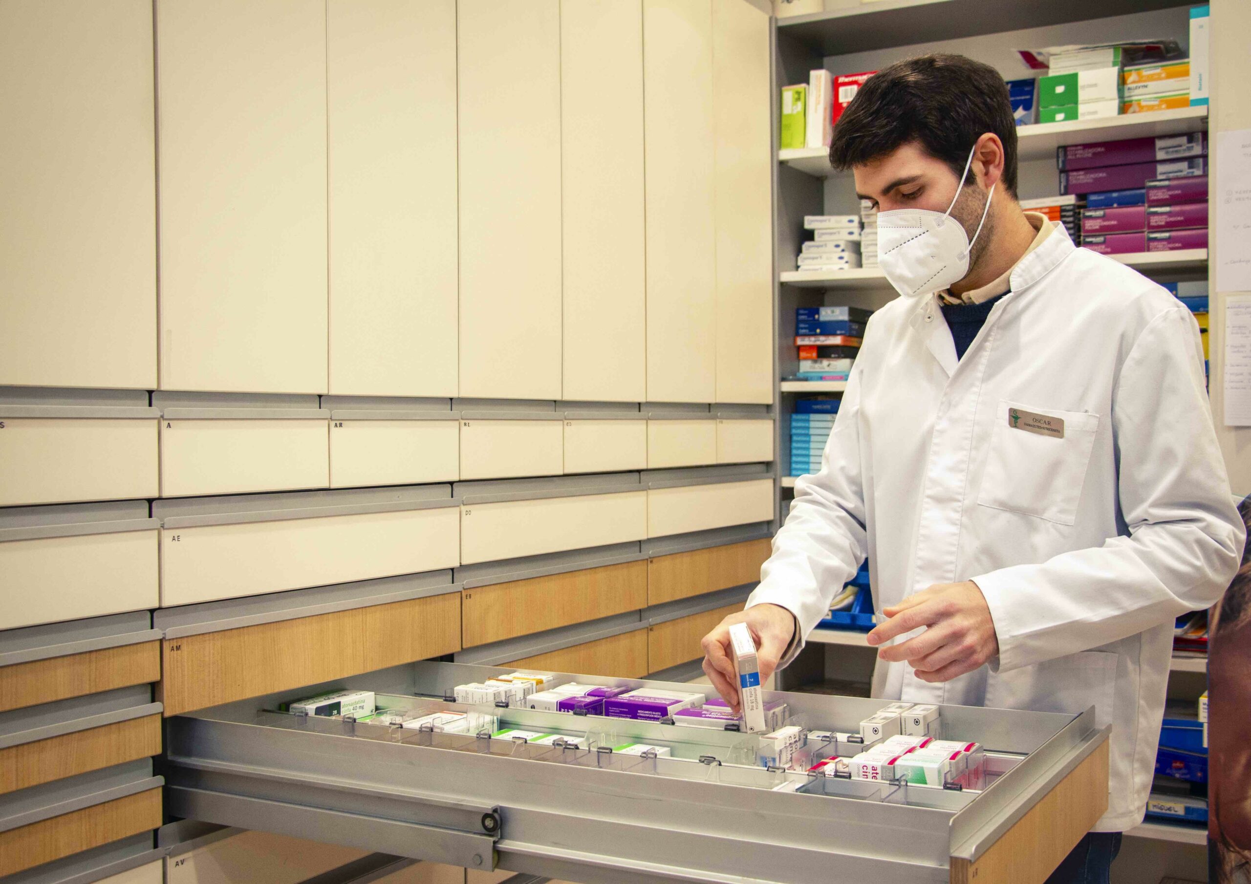 El consejo farmacéutico, fundamental para adherencia y toma de medicamentos segura en pacientes Parkinson