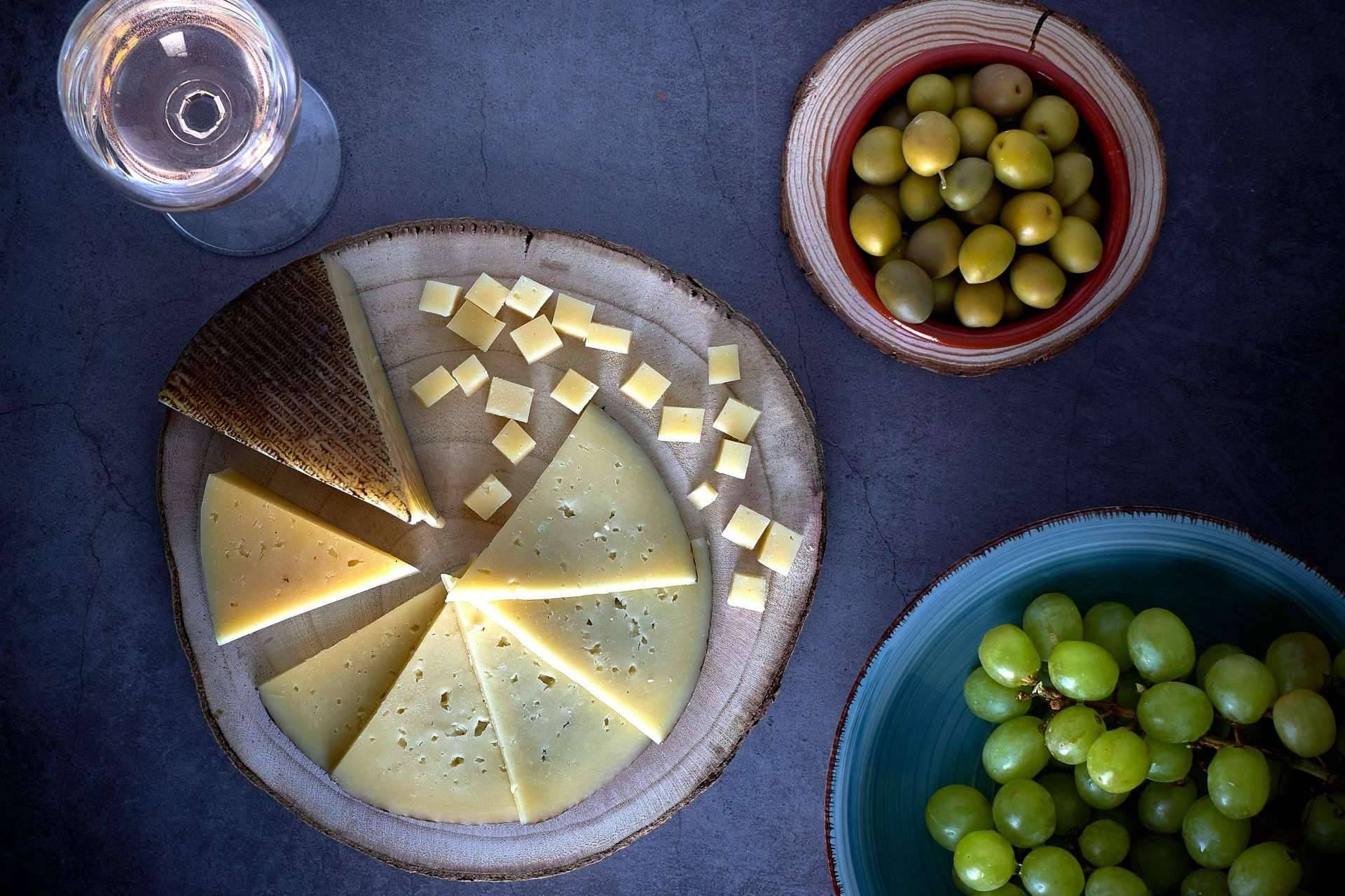 Queso de oveja de excelente calidad disponible online, en Exquisitoo