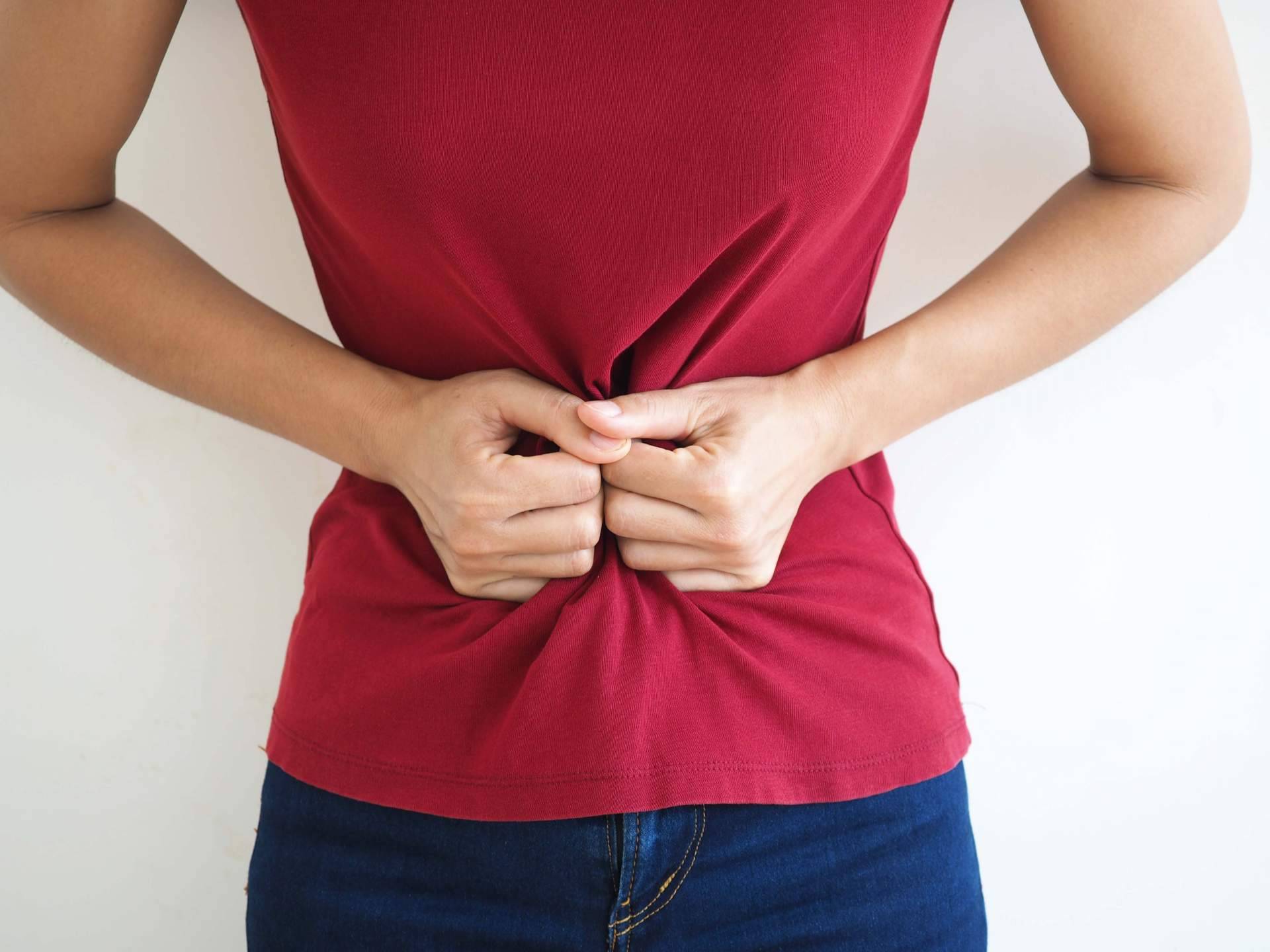 Las ventajas de la cirugía laparoscópica en la hernia inguinal, por el Dr. Enrique Mena del Río