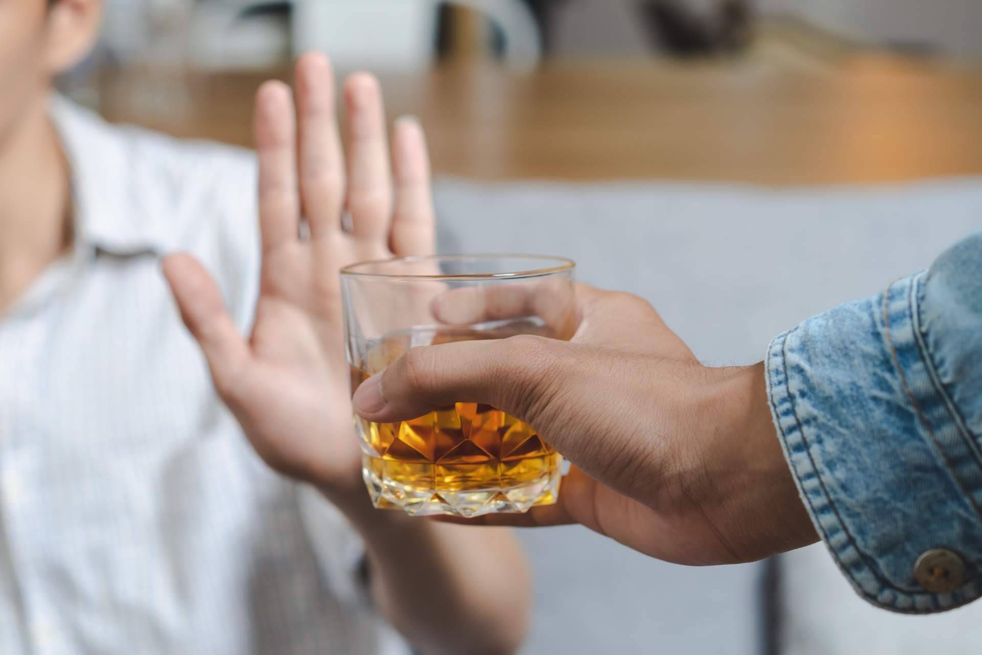 Dejar el alcohol para vivir más felices de la mano del experto Luis Miguel Real