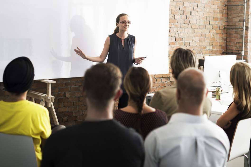 Ahorrar 3 horas de trabajo semanales por empleado gracias a la formación en idiomas de Hexagone