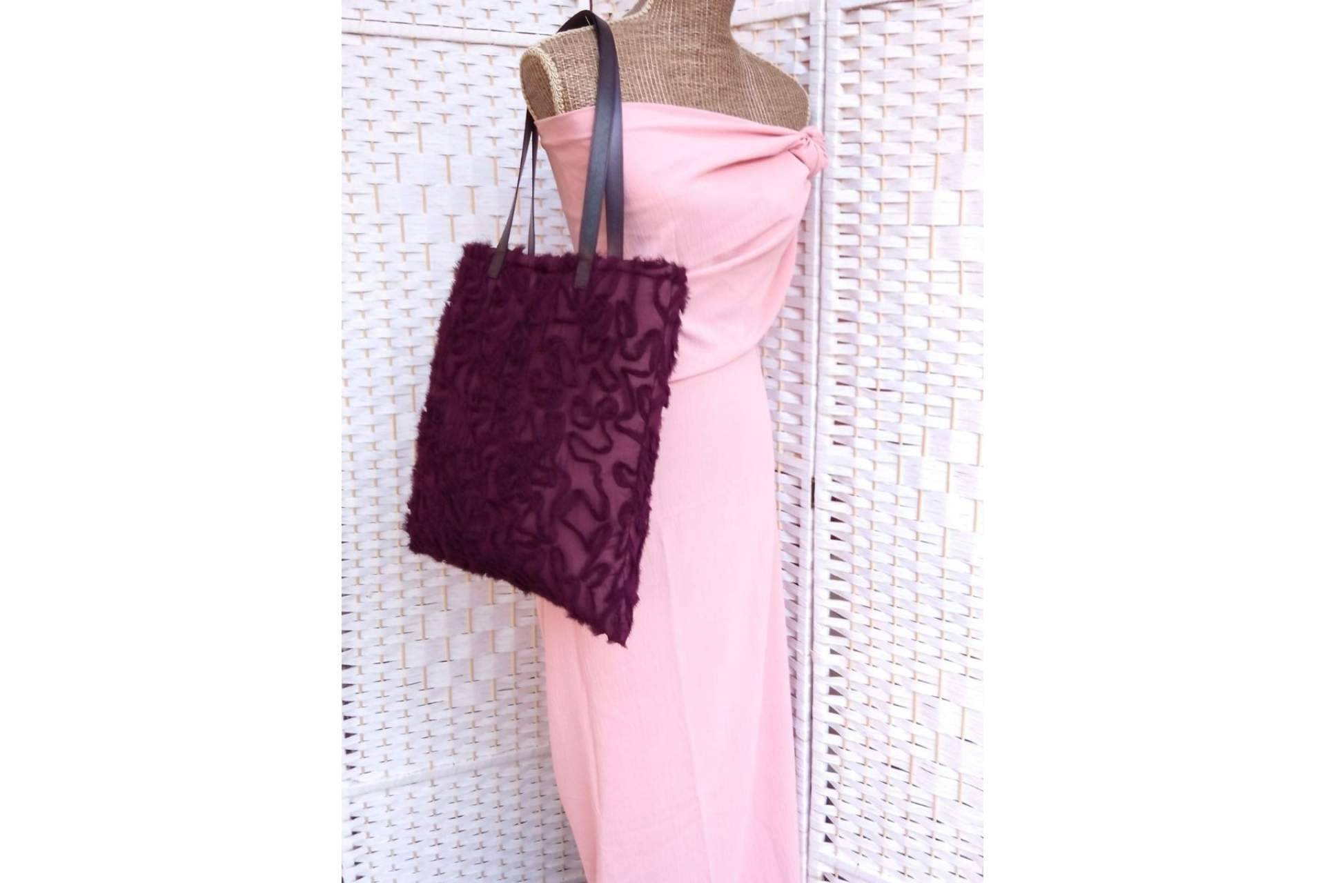 Bolsas de tela únicas y exclusivas confeccionadas de manera artesanal por una madre y una hija, en Inirt Atelier