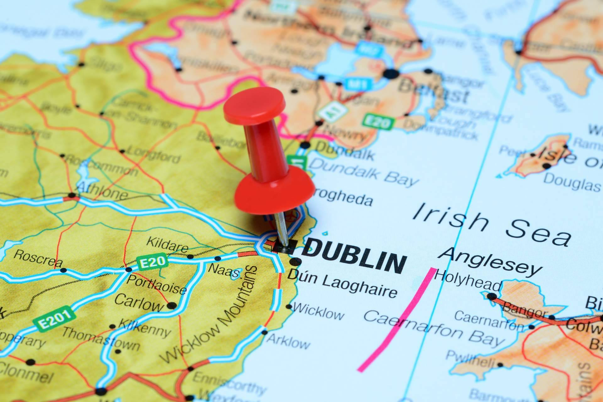 La posibilidad de realizar cursos académicos de primaria y secundaria en Irlanda o USA