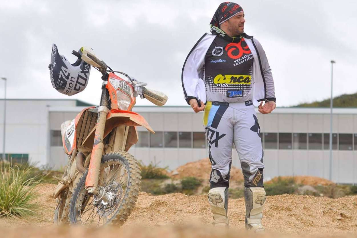 Encontrar chalecos para enduro y motocross en ADHESIVOSEMBARRADOS