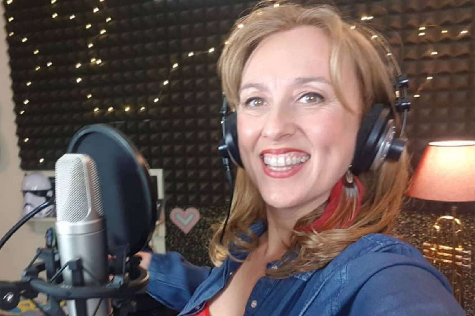 Hot Stuff Producciones Musicales ofrece el Taller de Doblaje de Canciones para todas las edades