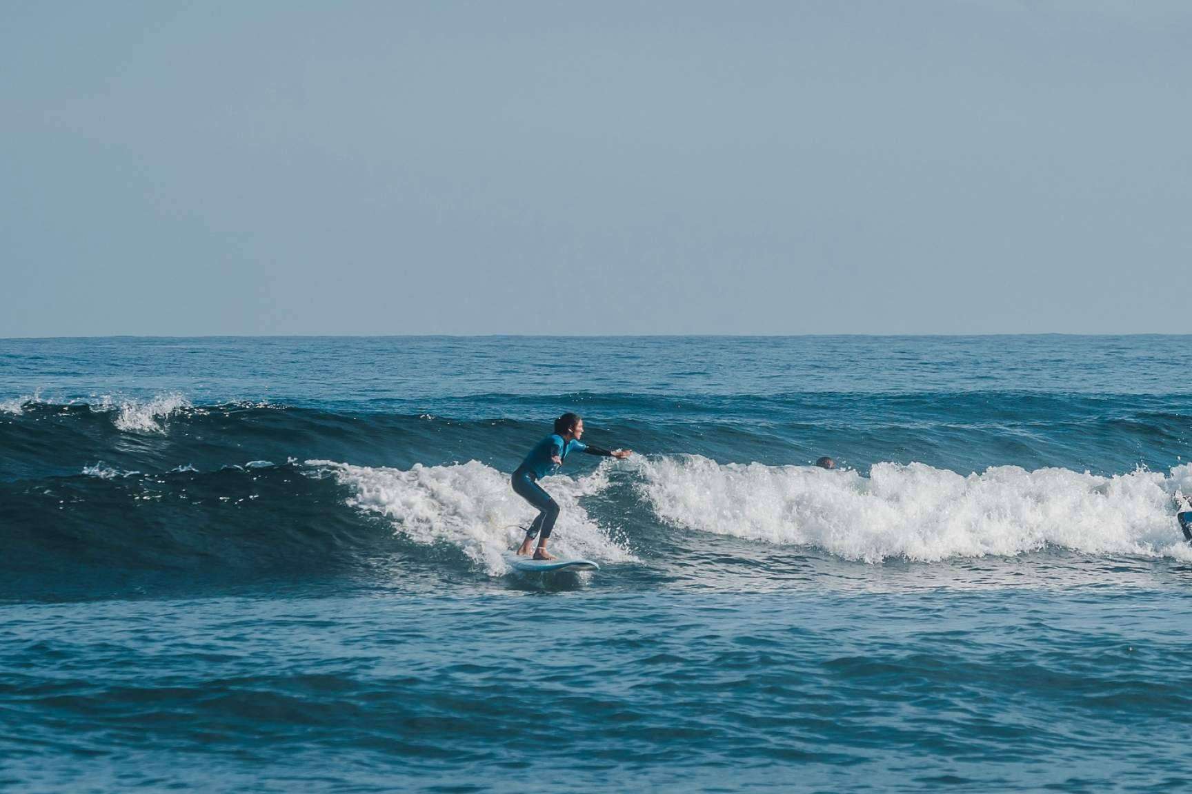 El surfcamp Las Dunas organiza clases para personas de todas las edades