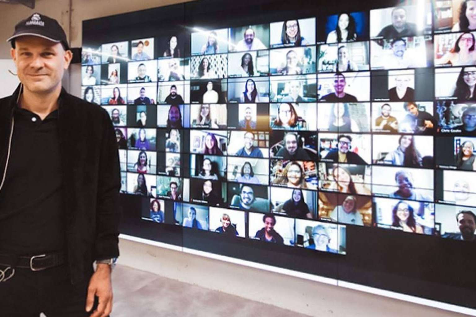 Plató virtual en el centro de Madrid para eventos virtuales que conecten con la audiencia, de la mano de Mastermind Place