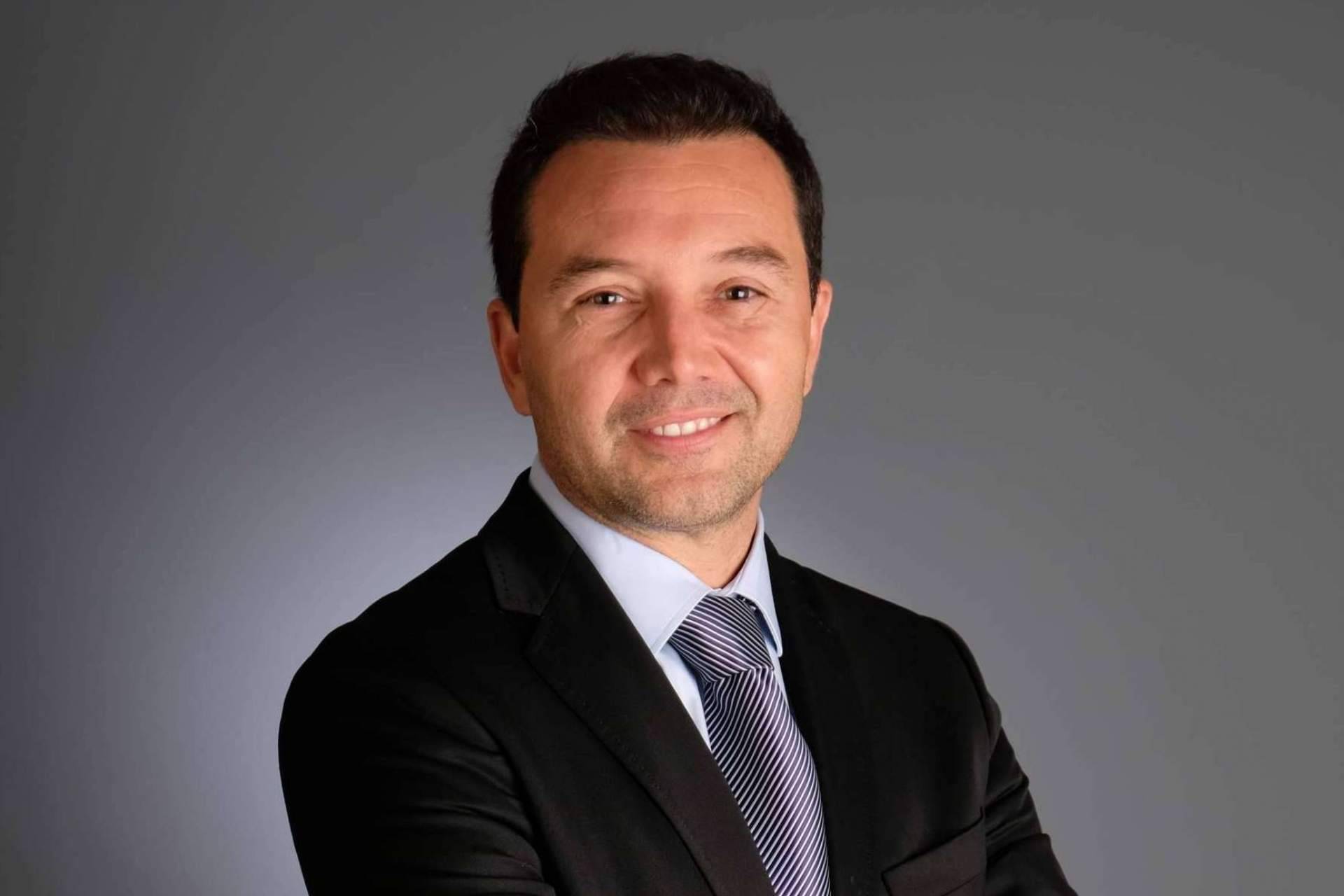 El Dr. Llistosella y sus servicios de implantología