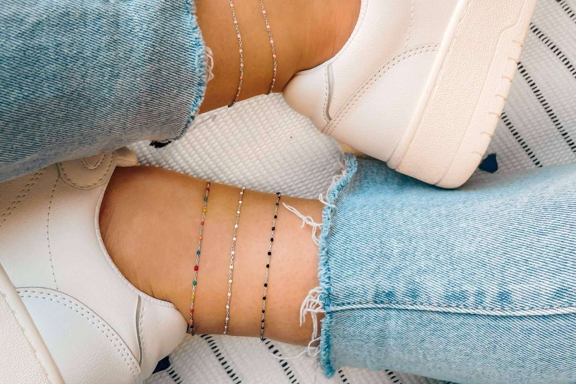 Tobilleras, un accesorio imprescindible en el look de este verano