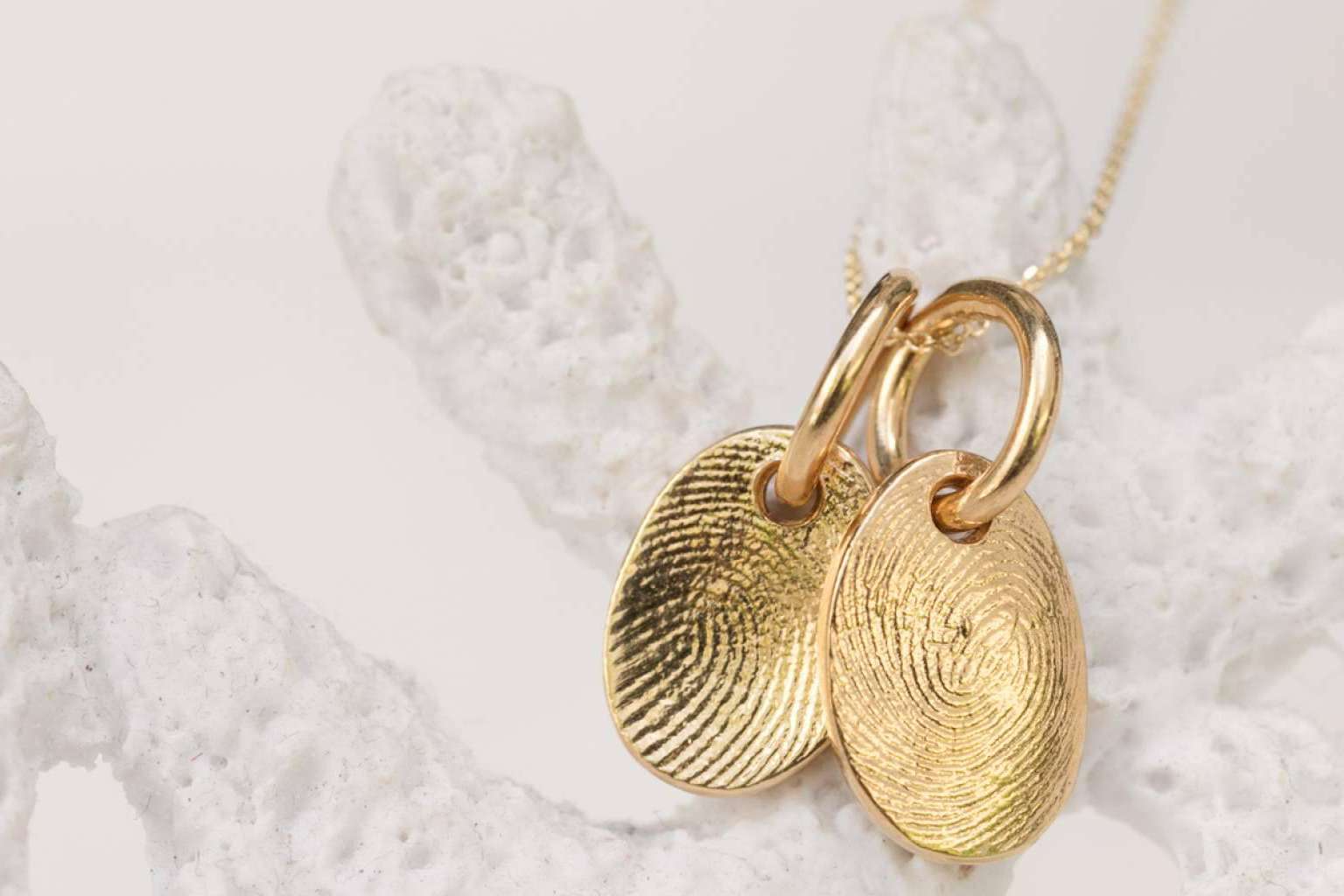 Dejando Huella By Ana ofrece joyas personalizadas con la huella de una persona querida
