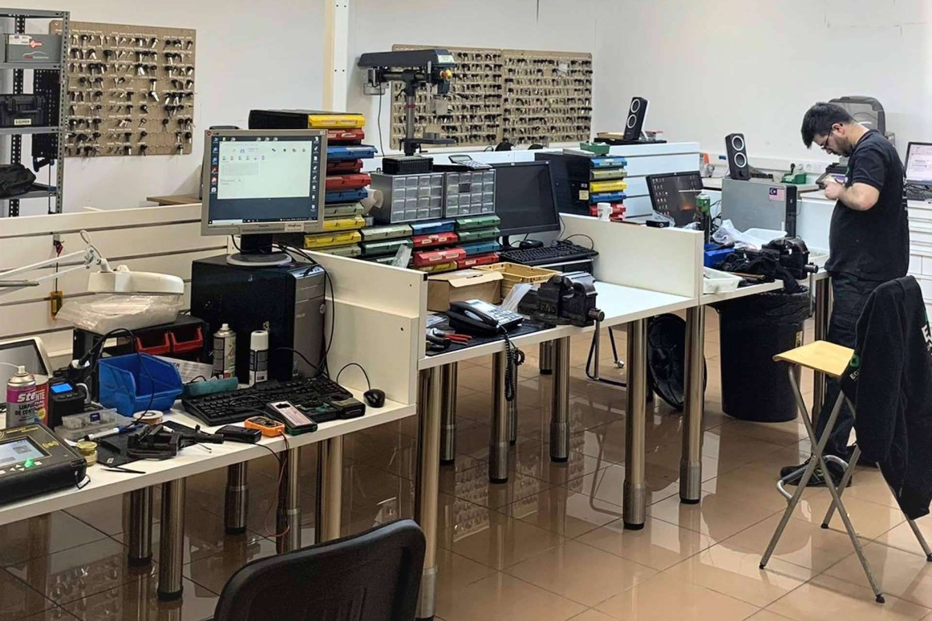 El nuevo local de la compañía EGINER para el recambio de llaves y cerraduras, entre otros servicios