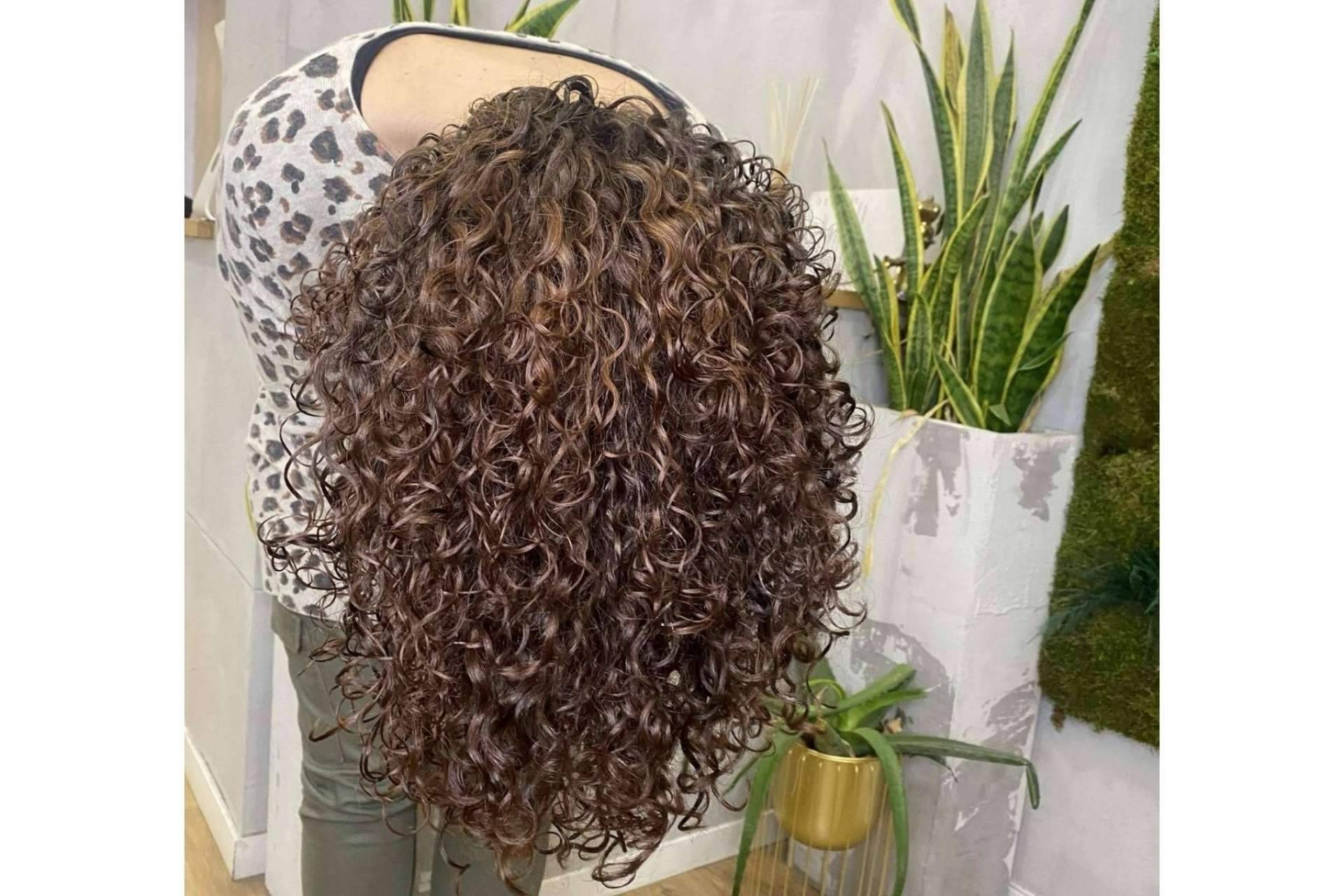 El tratamiento Curly Botanic Lifting Orgánico es el método curly perfecto para el pelo rizado ante la llegada del verano, por DIM Salón