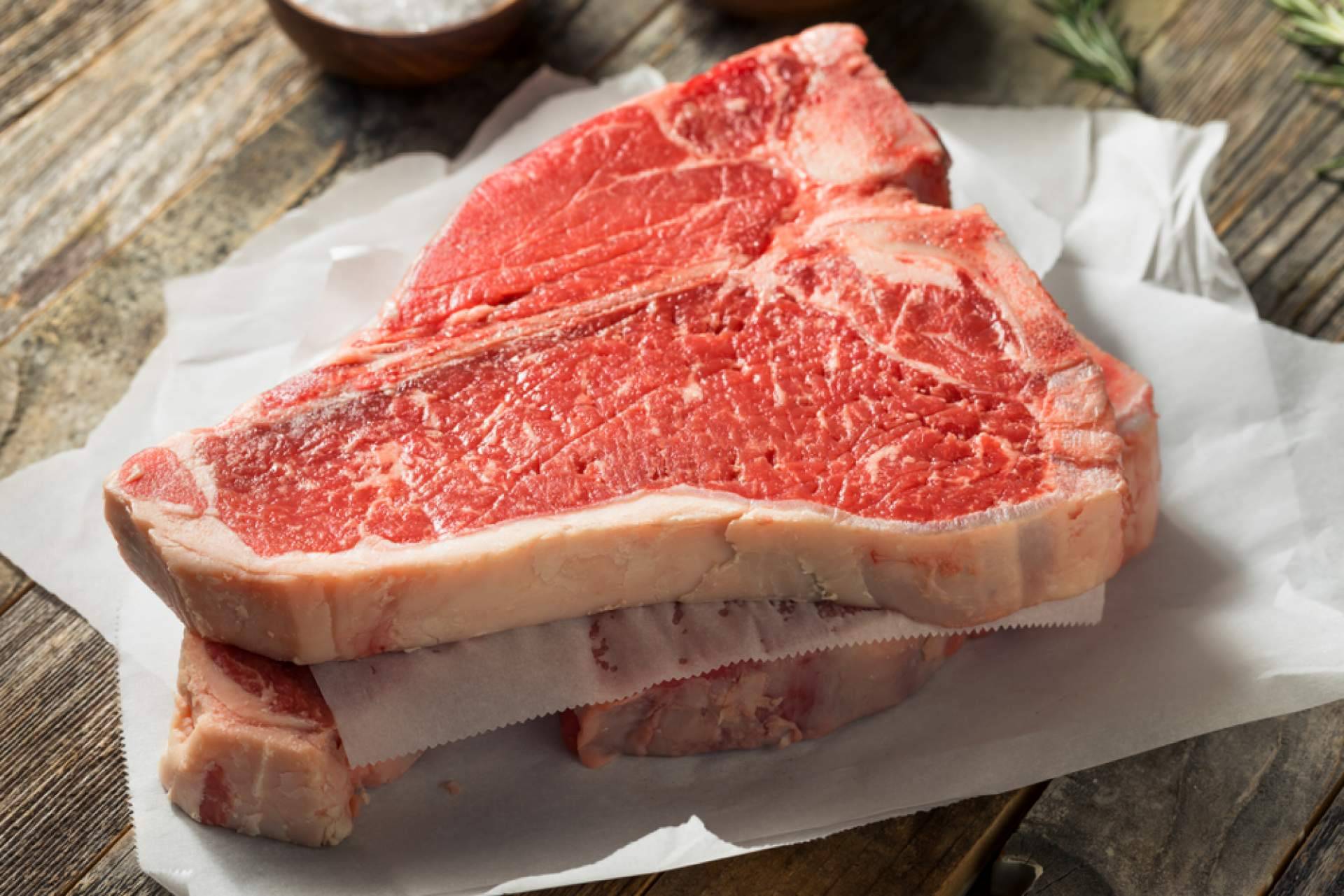 Carne roja, una parte de la cocina tradicional española en el restaurante Sal Gorda