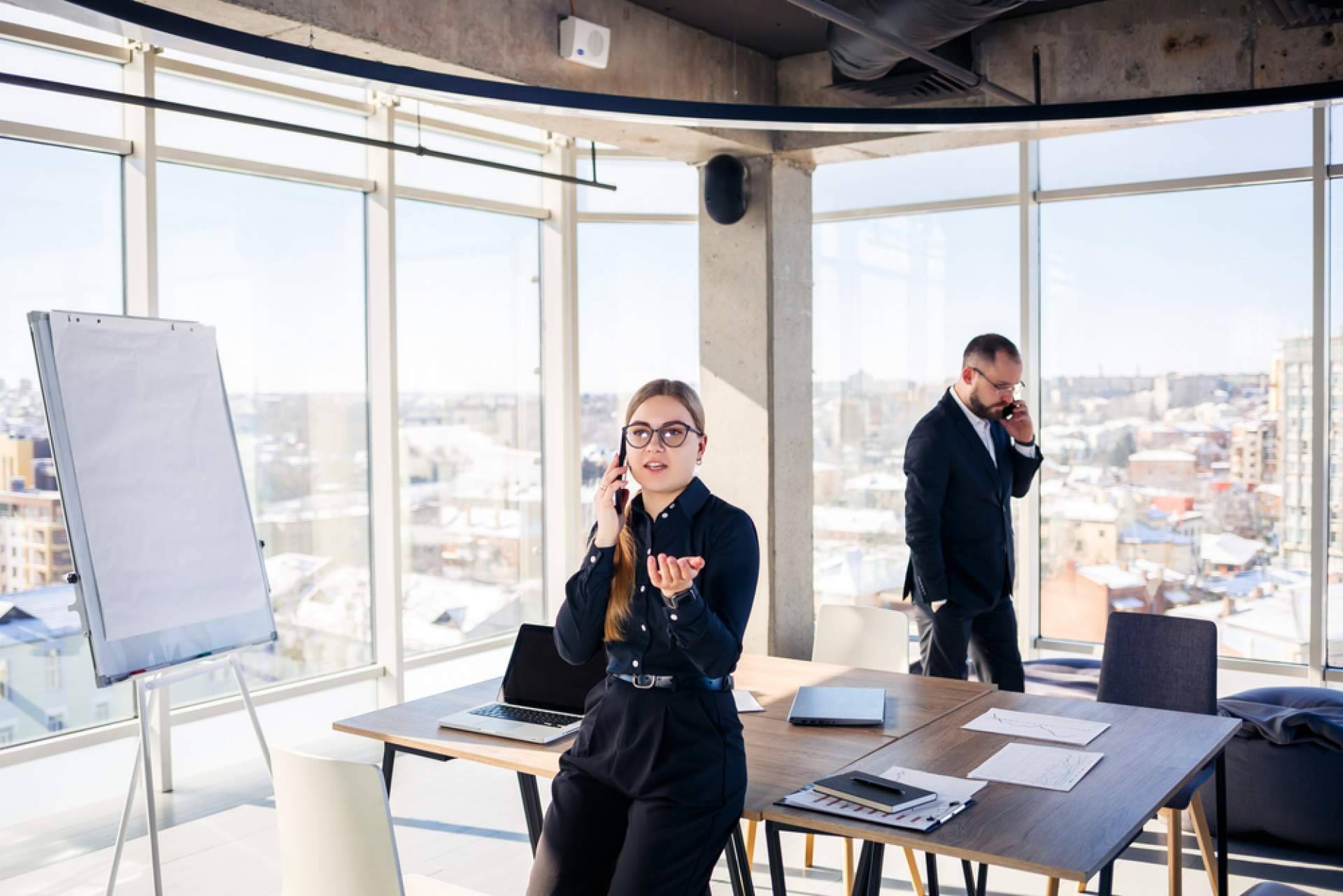 Diseño de oficinas para crear espacios agradables para negociar, con Factory Oficina