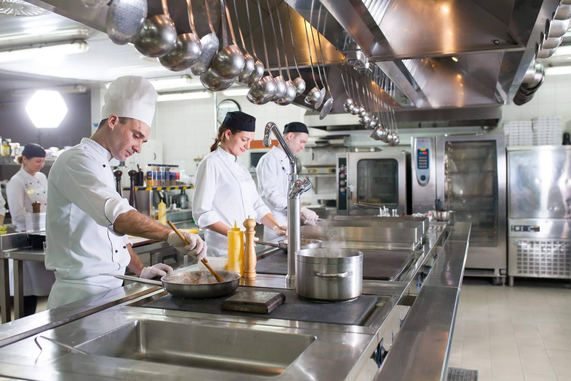 Un e-commerce referente en maquinaria de hostelería y cocinas industriales es PepeBar.com