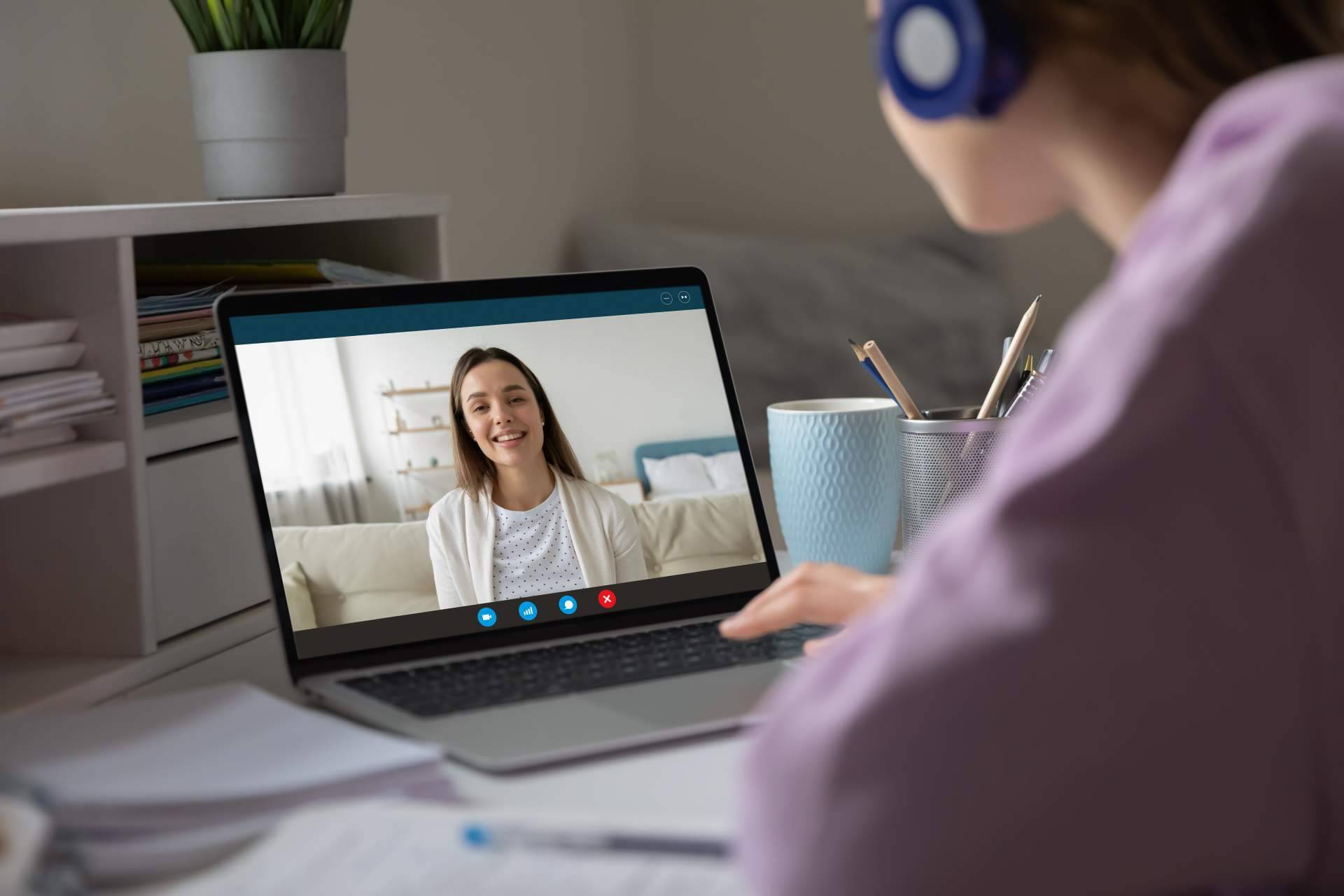 Ir a terapia online efectiva en el Centro Mireia Muñoz