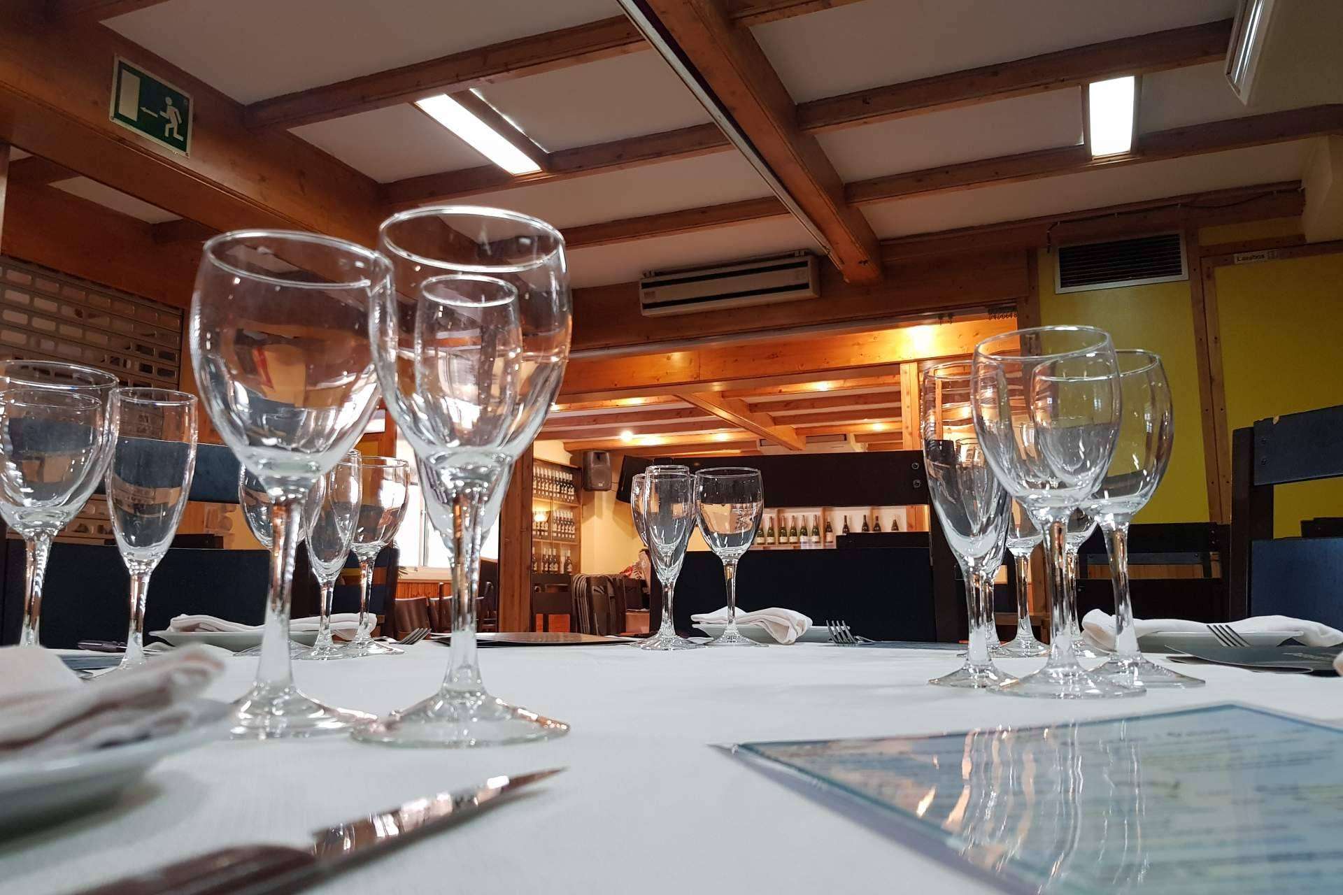 ¿Cuáles son las ventajas de celebrar un cumpleaños o evento familiar en el restaurante Pasa Tapas?