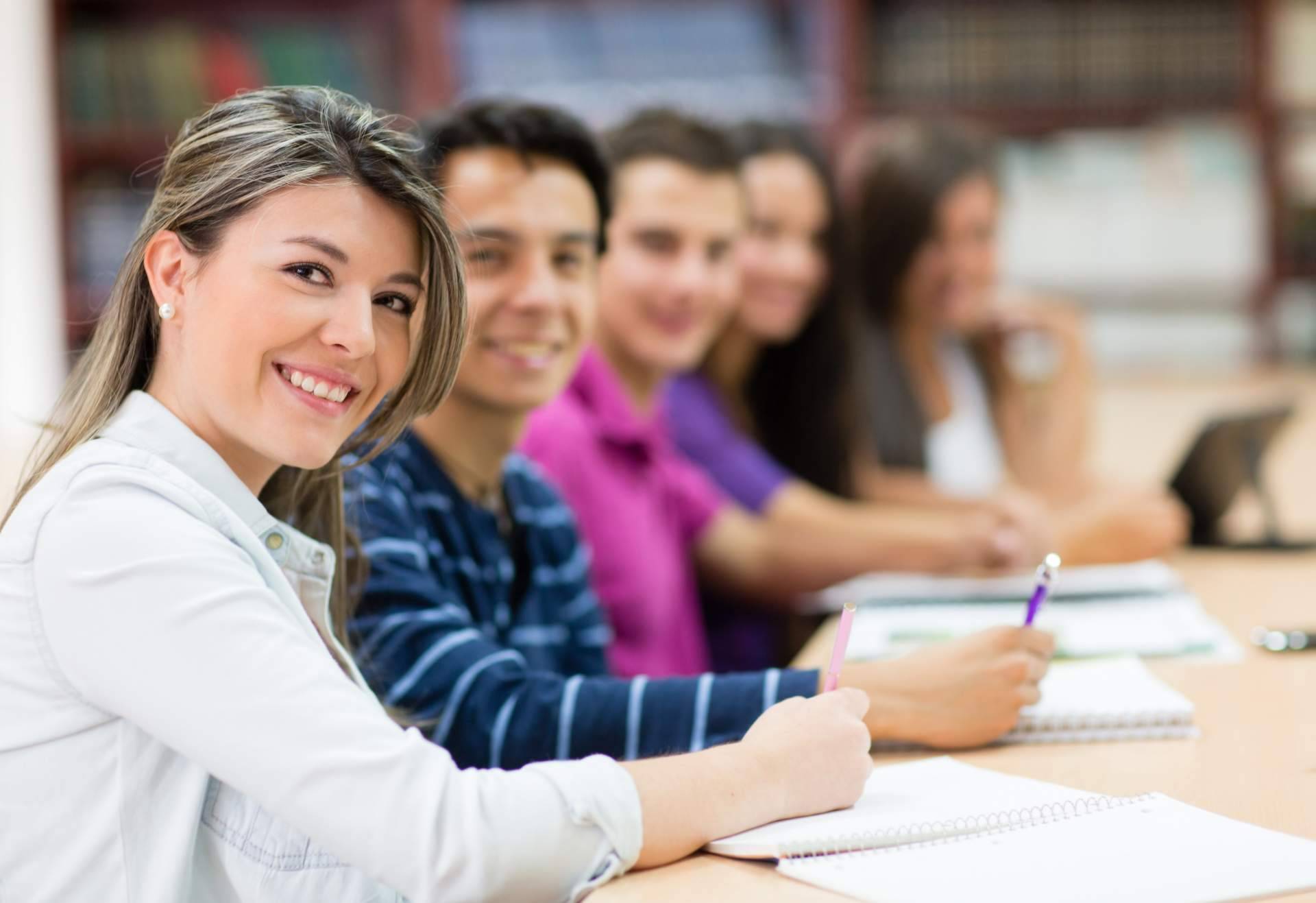 ¿Cuáles son las opiniones de Mediterránea Business School en diferentes portales educativos especializados?