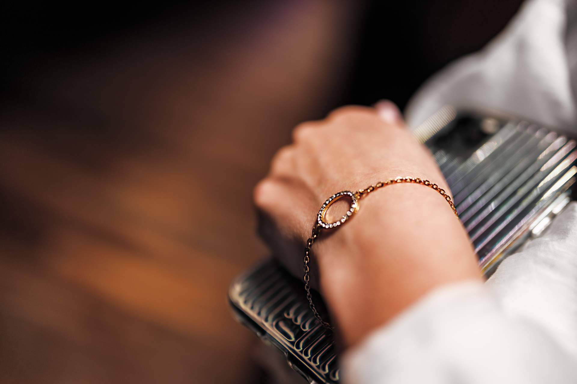Pulseras de oro con diamantes en El Rubí Joyeros