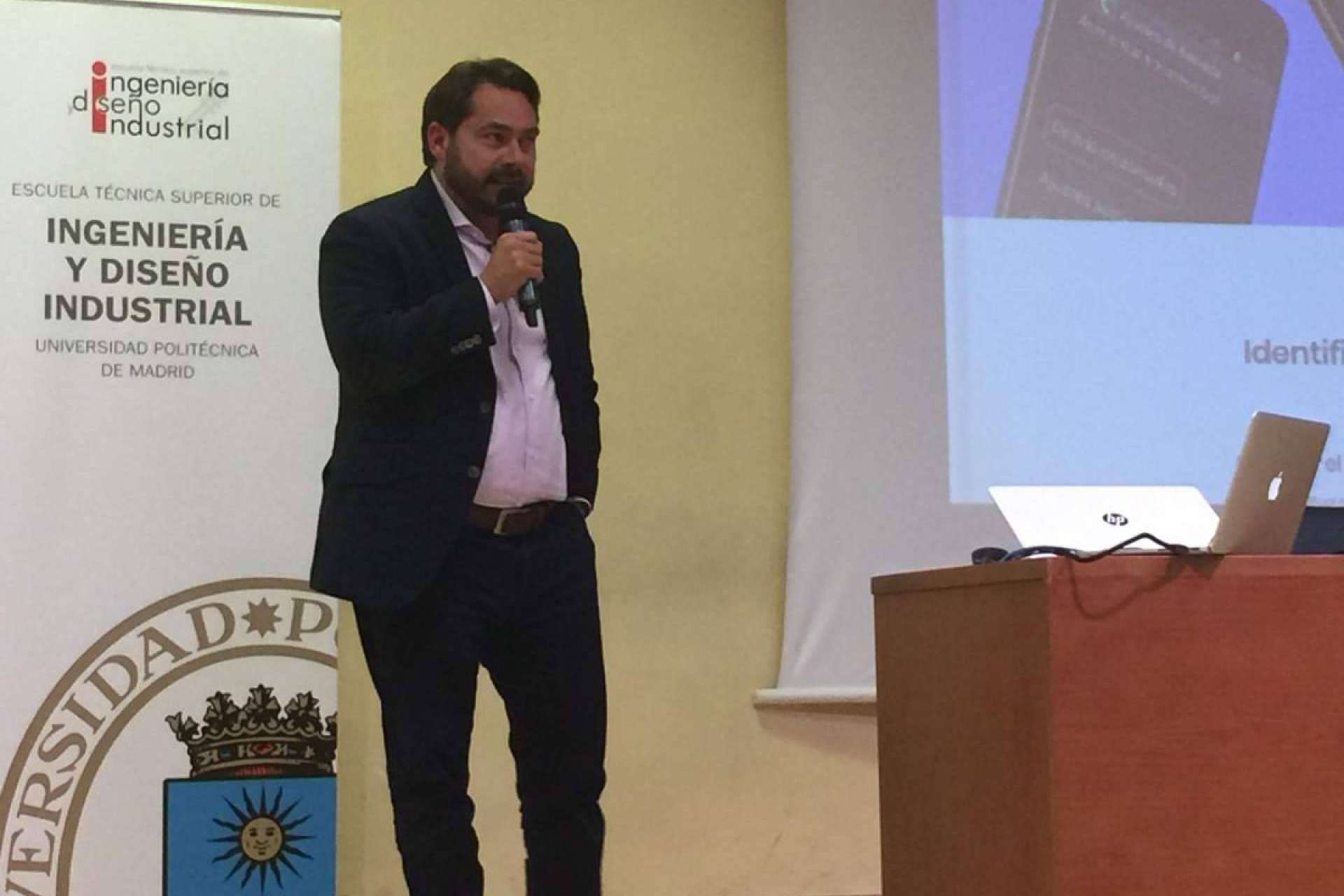 ¿Cómo saber si una pareja controla el móvil de otra?, de la mano de GlobátiKa Peritos Informáticos