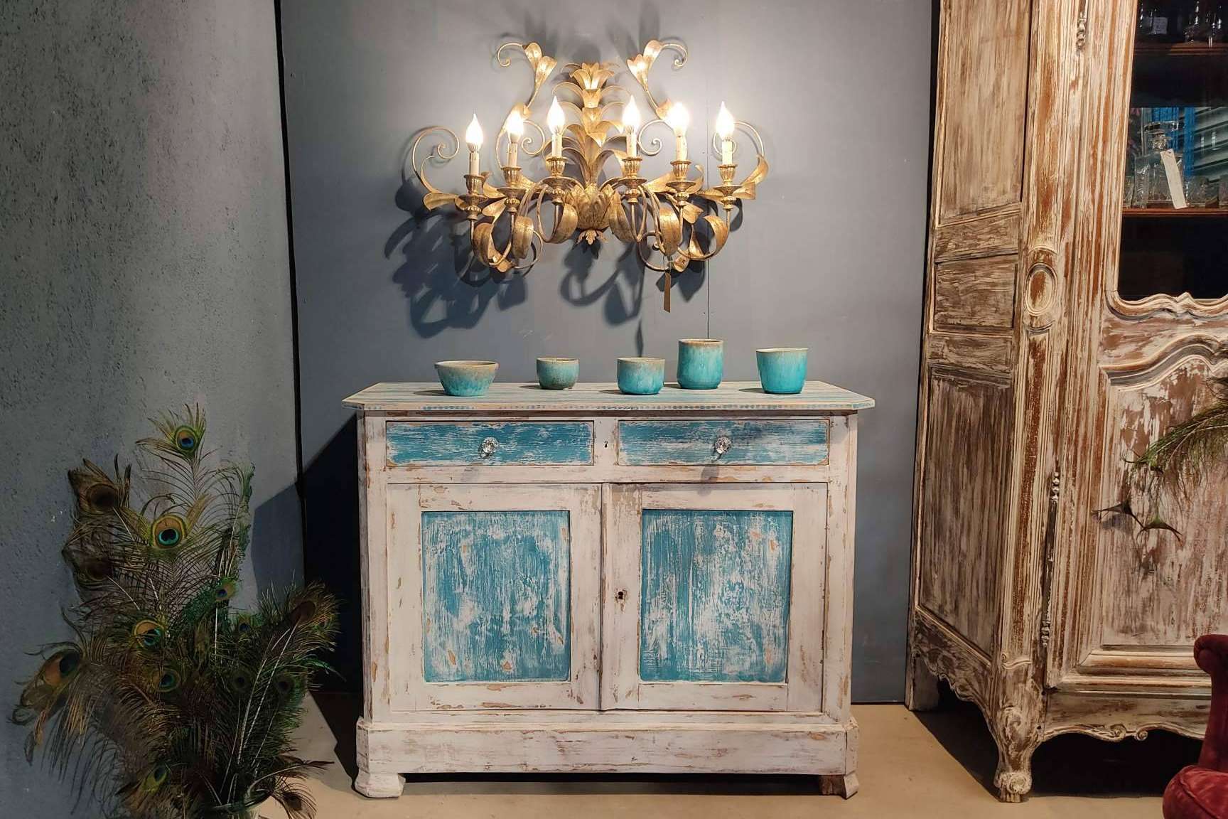 Chaplin, la tienda de muebles franceses y lámparas de estilo Art-Decó