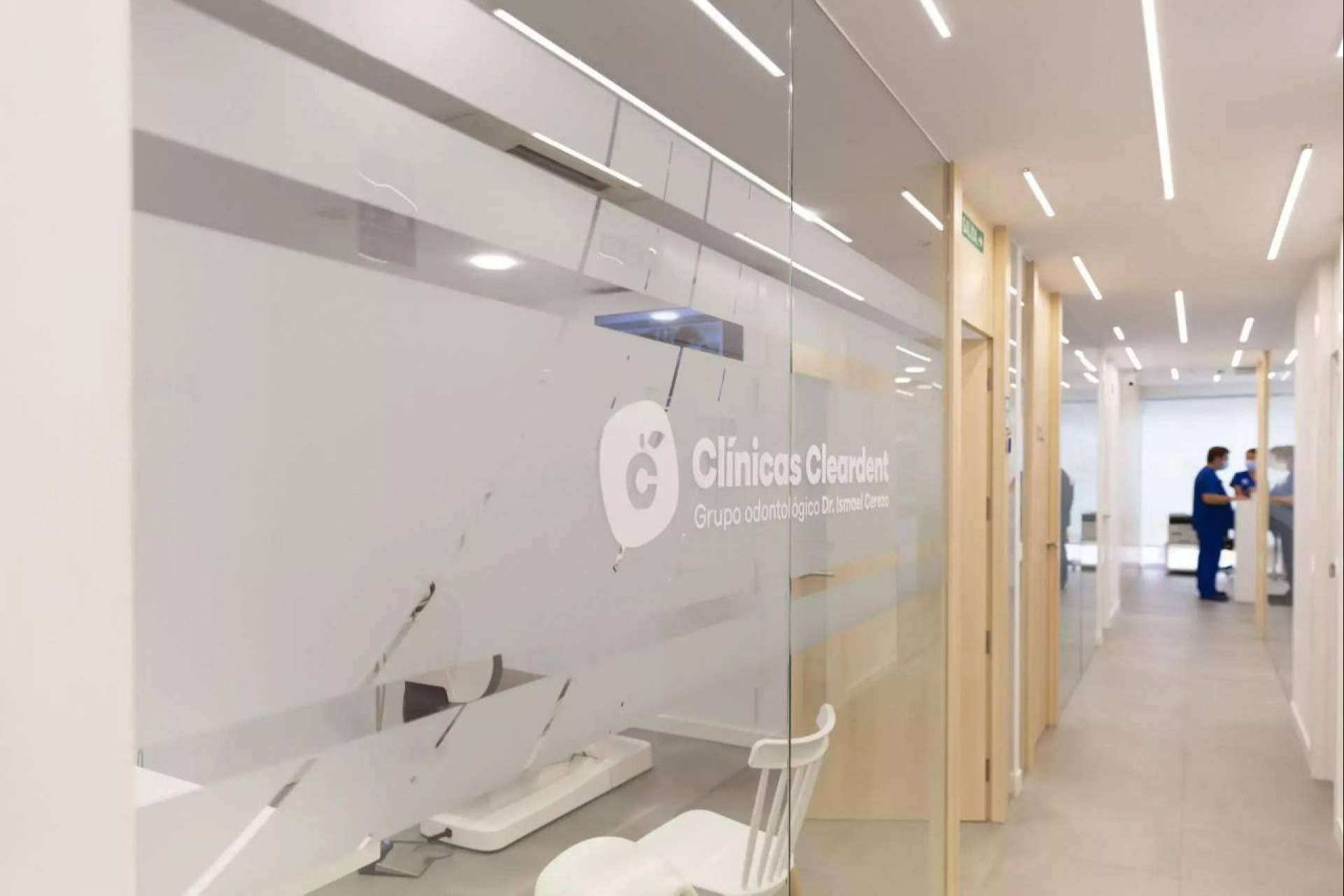 ¿En qué consiste el tratamiento de implantes dentales?, por Clínicas Cleardent