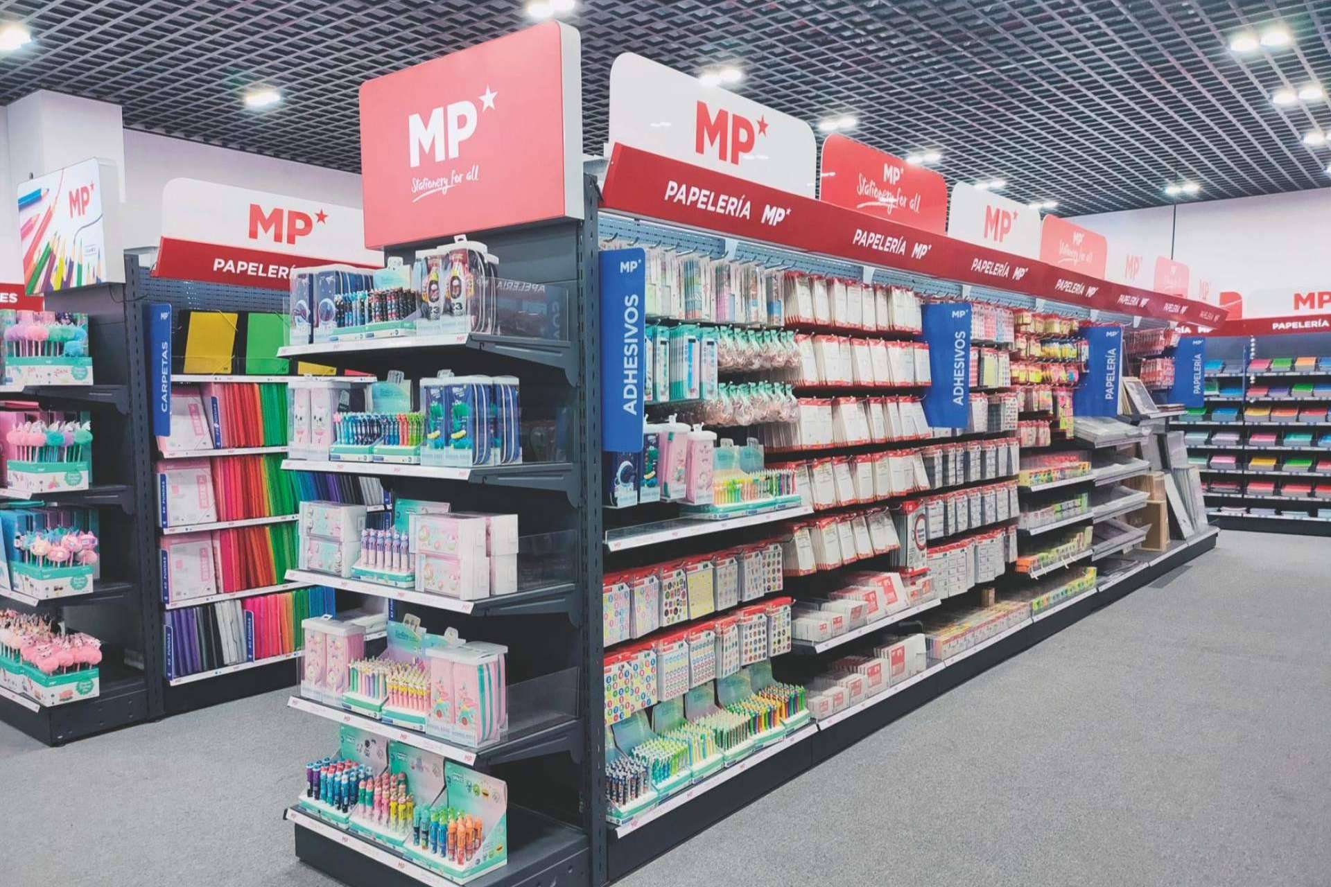 Main Paper dispone de artículos de papelería y material escolar