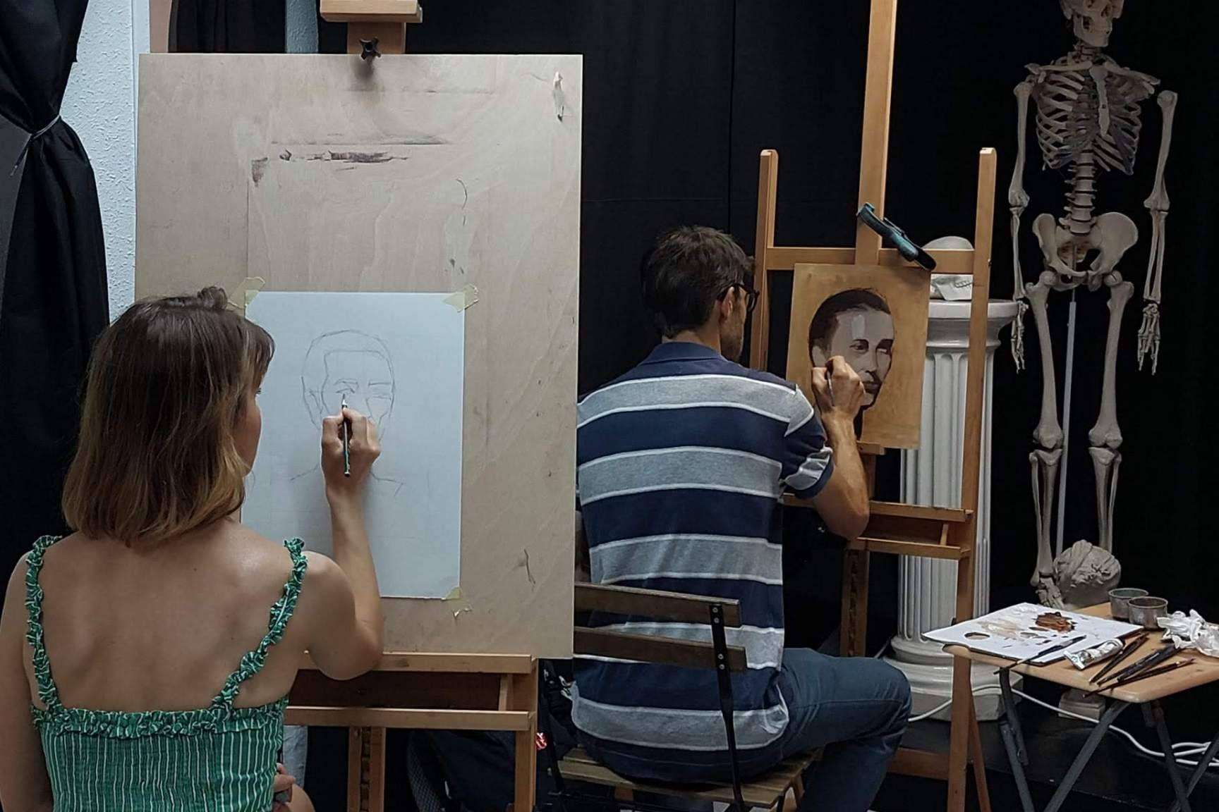 Convertirse en artista a través de los cursos intensivos para adultos en la academia de dibujo y pintura Estudio Ilógico