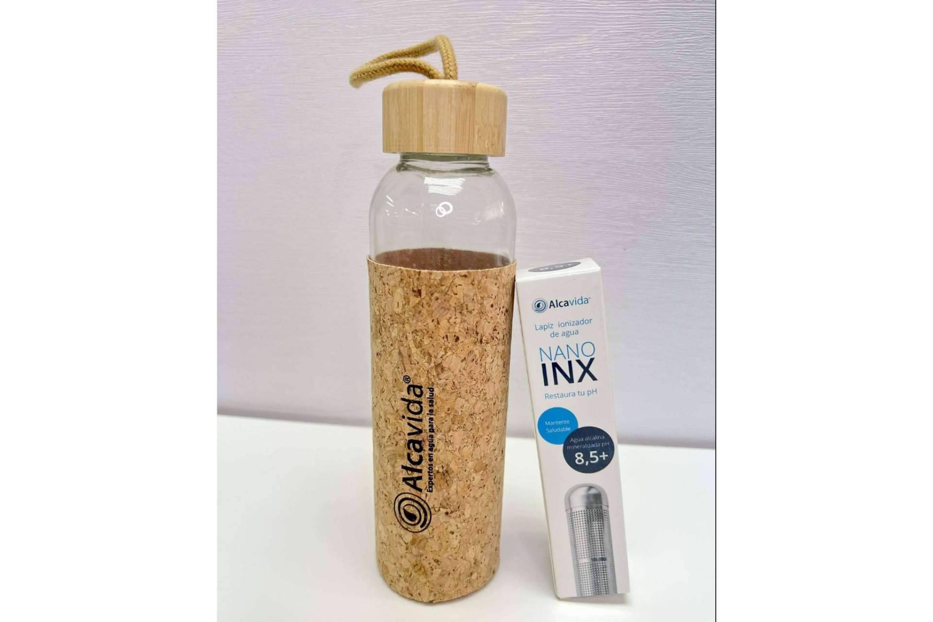 El ionizador de agua portátil Nano Inx que ofrece Alcavida para la alcalinización del agua en cualquier lugar