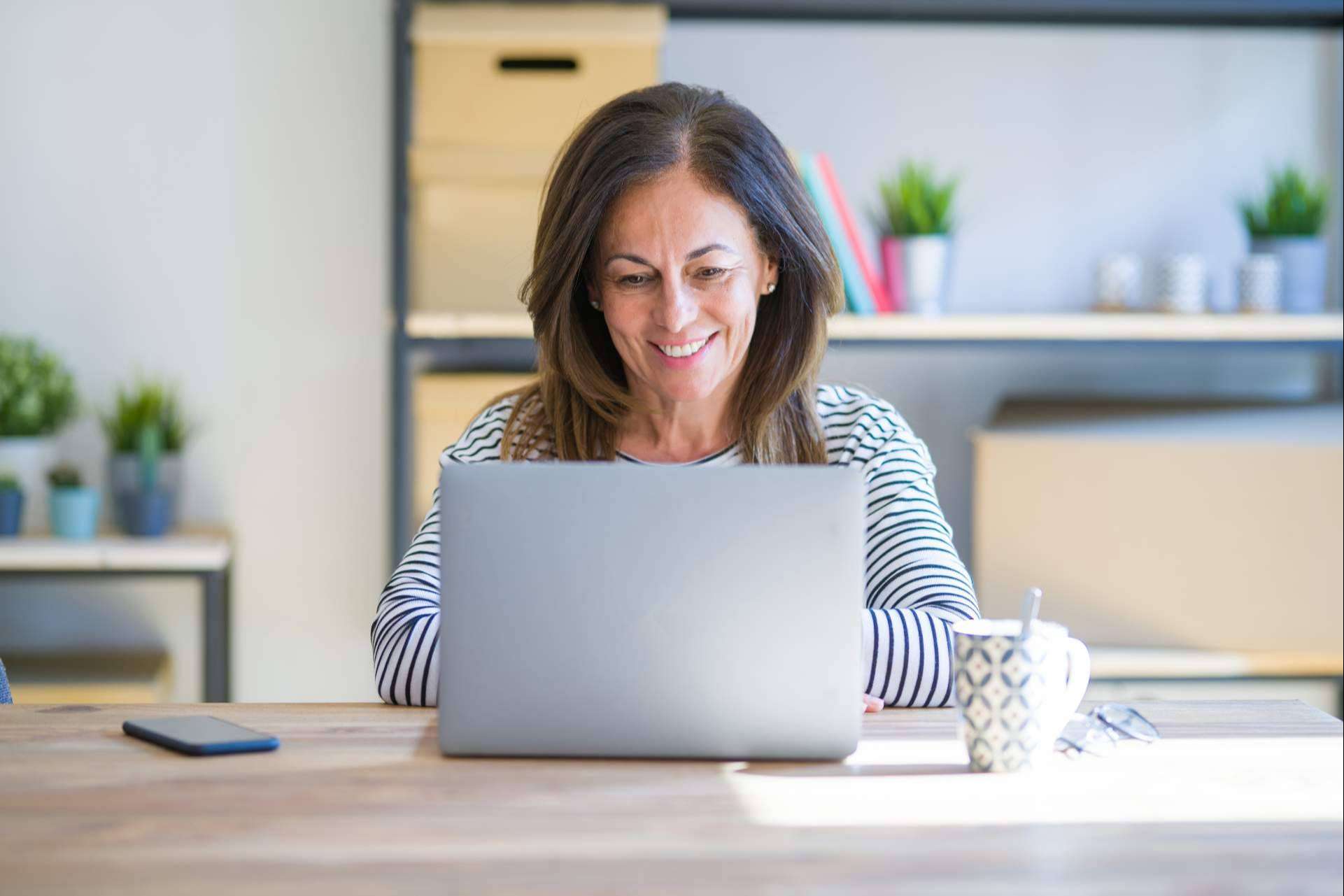 ¿Cuáles son las ventajas de solicitar la firma online a través de firmar.online y OnBase?