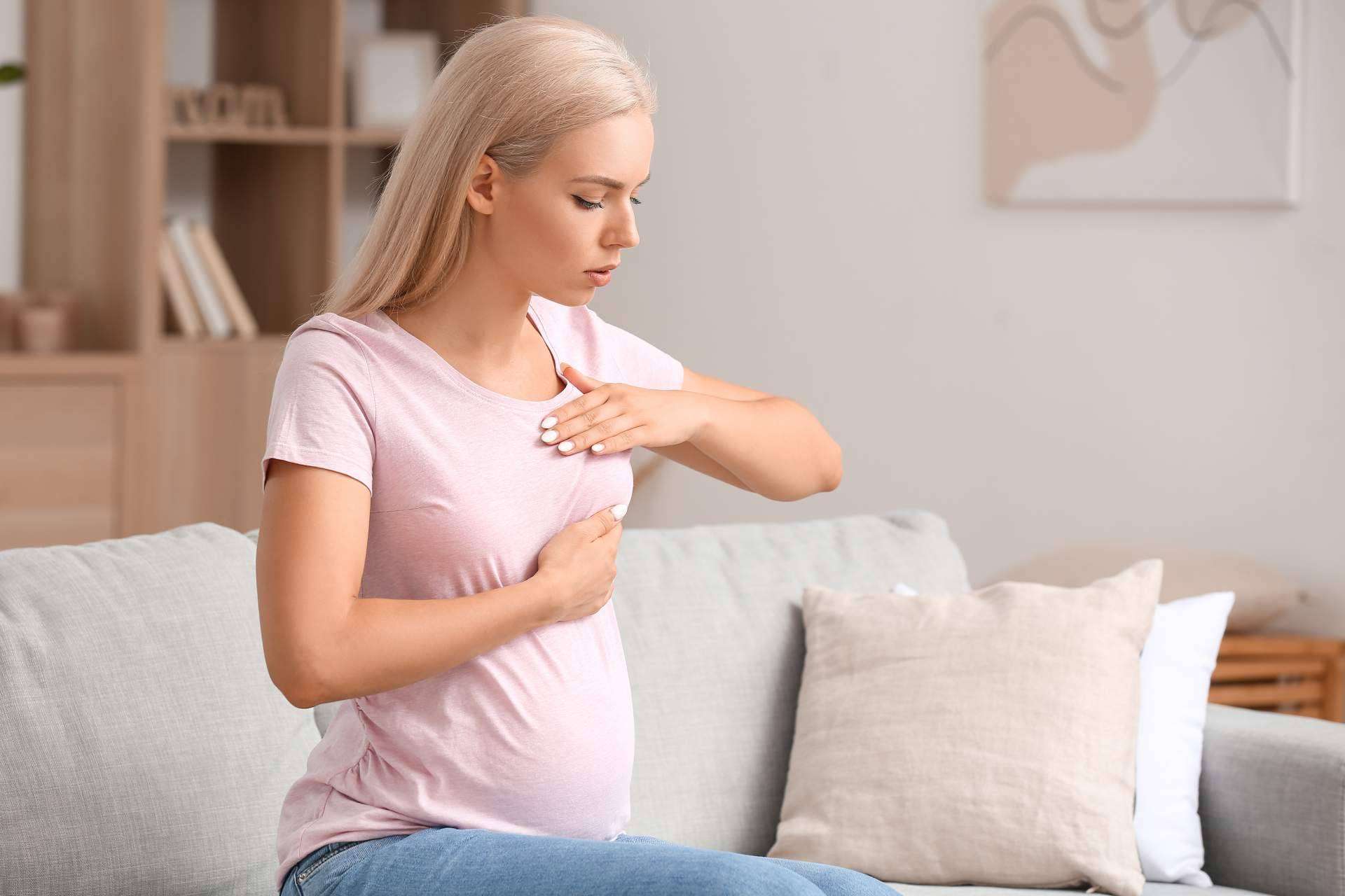 A2Clinic explica qué es la elevación de mamas o mastopexia