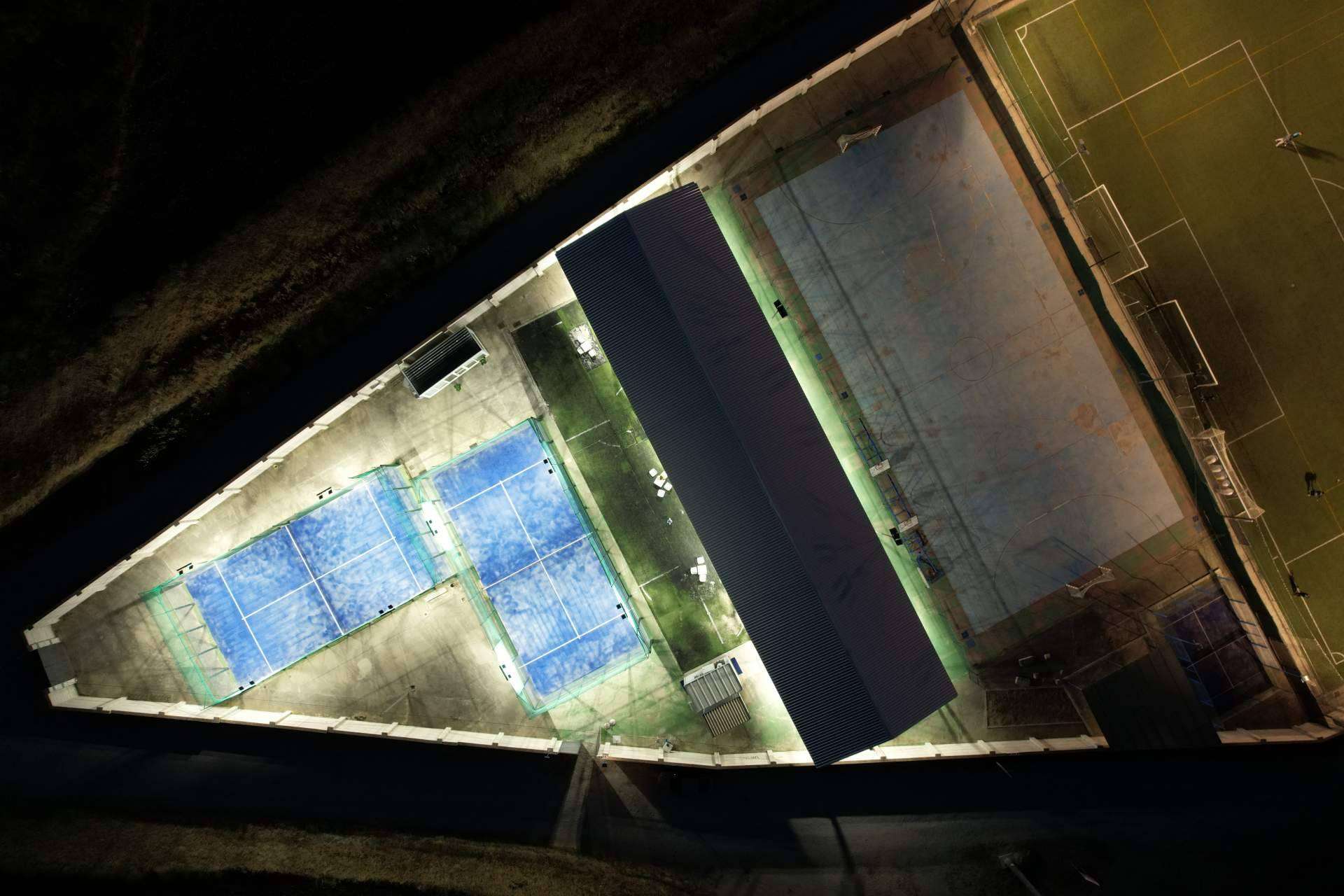 Focos de Óptima LED para la iluminación de pistas de pádel