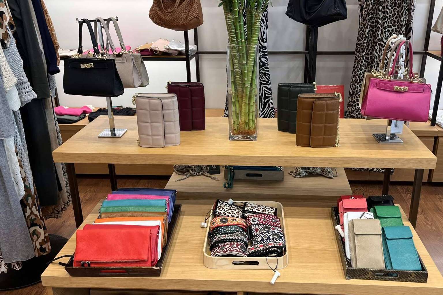 La tienda Imperio Clandestino dispone de carteras y complementos para cualquier evento