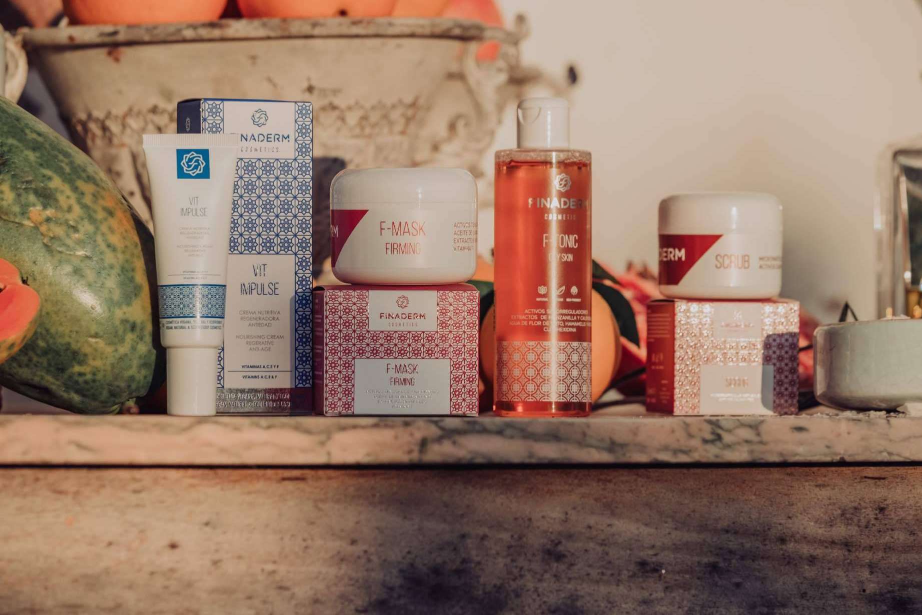 La crema de Finaderm para la piel para preparar el cutis de cara al verano