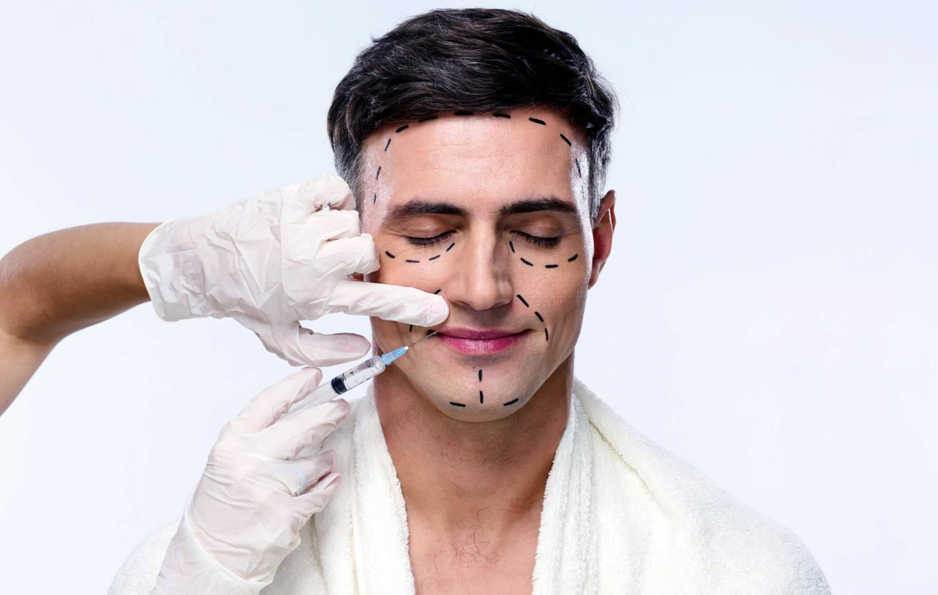 Dr. Antoni Roldán, experto cirujano plástico en Barcelona con amplia trayectoria