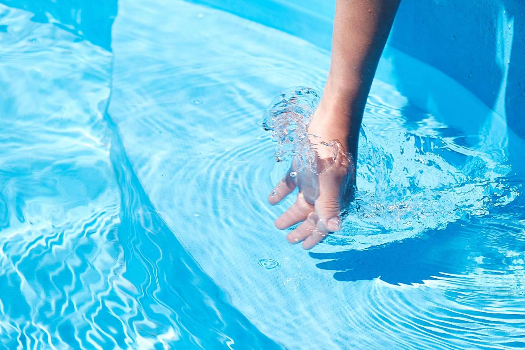 Locos por las piscinas hace más fácil el mantenimiento de la piscina en el hogar